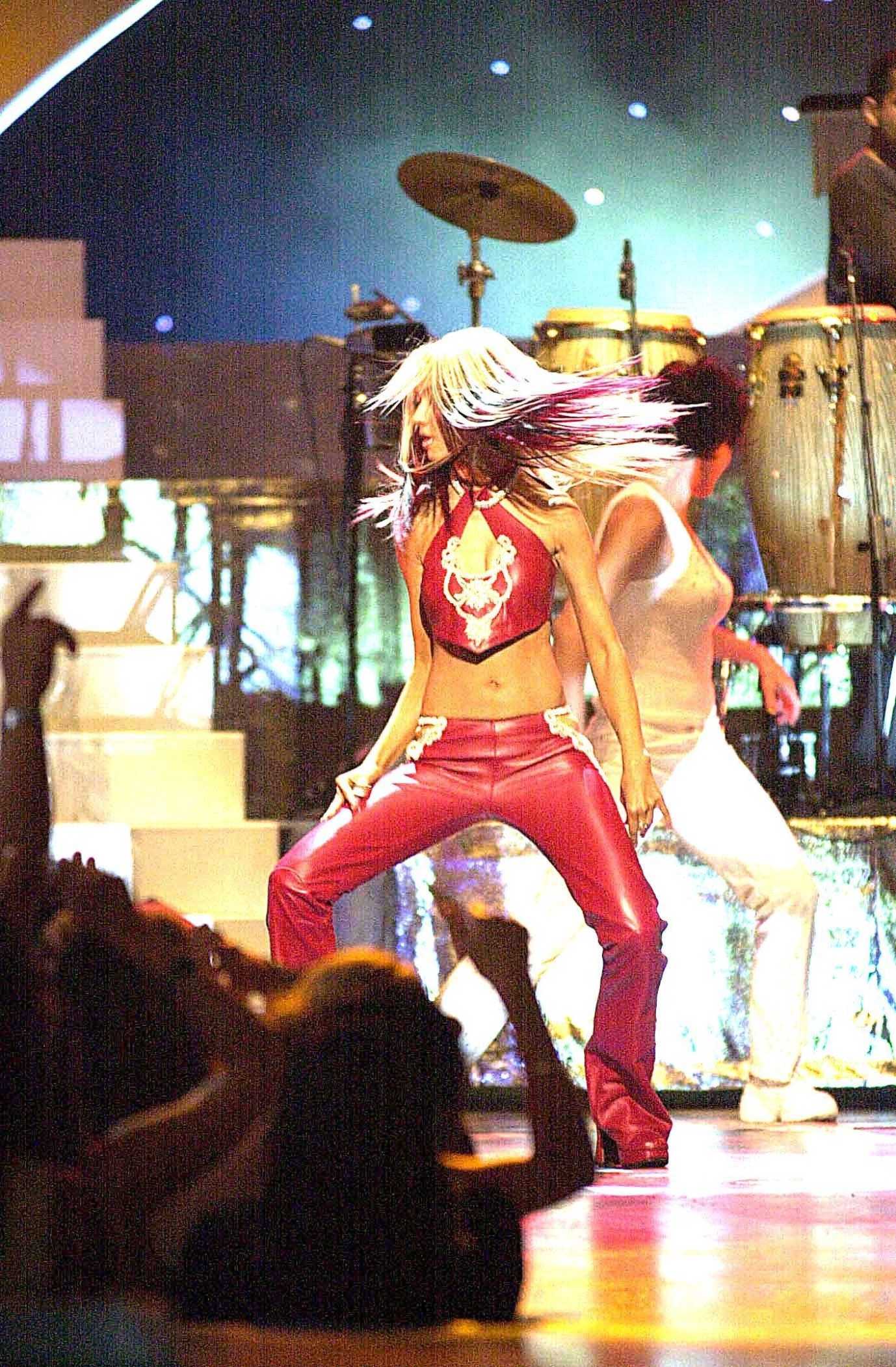 2000_MTV_Video_Music_Awards_-_Performing-25.jpg