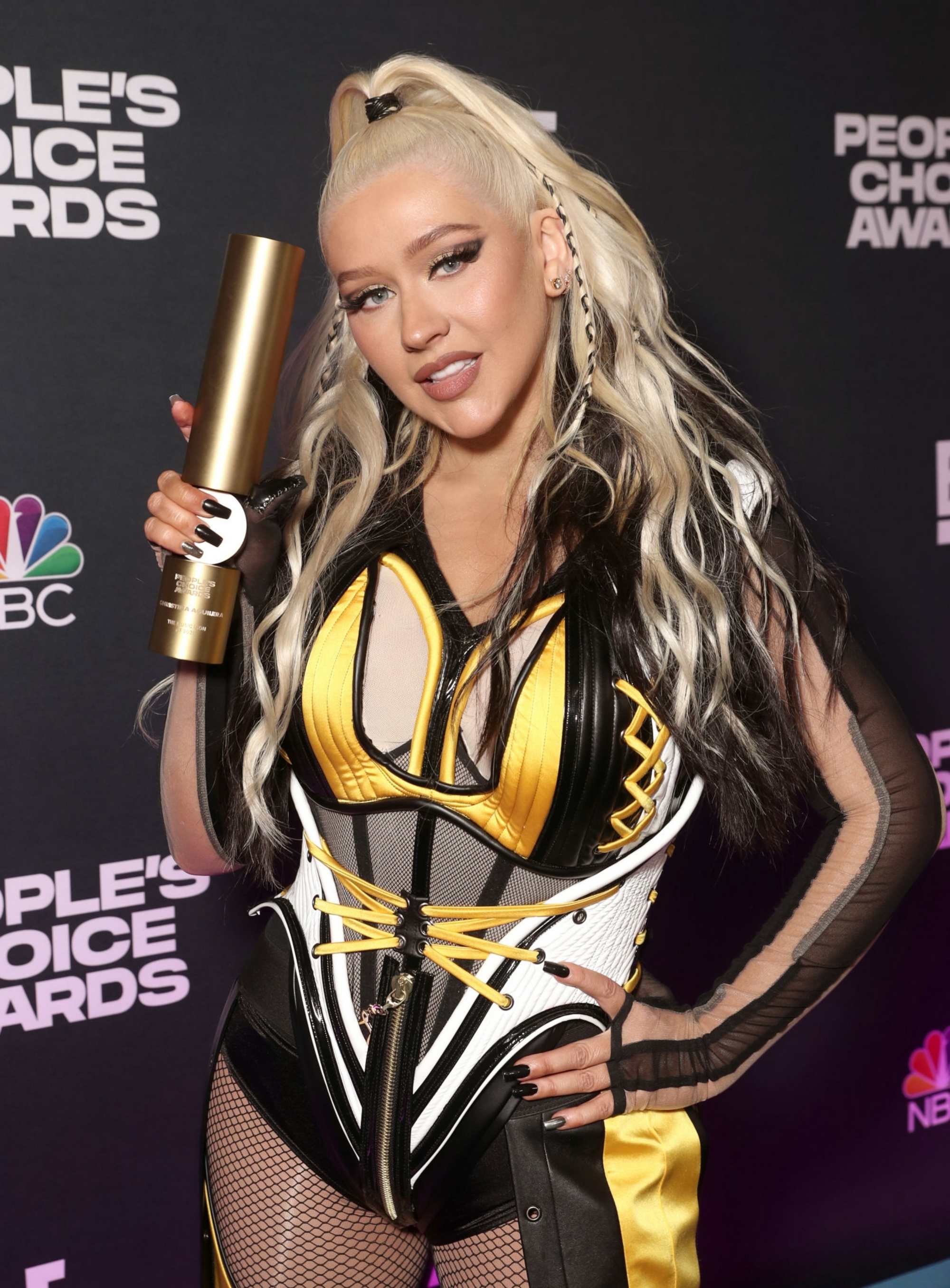 2021_E21_People_s_Choice_Awards_-_Backstage01.jpg