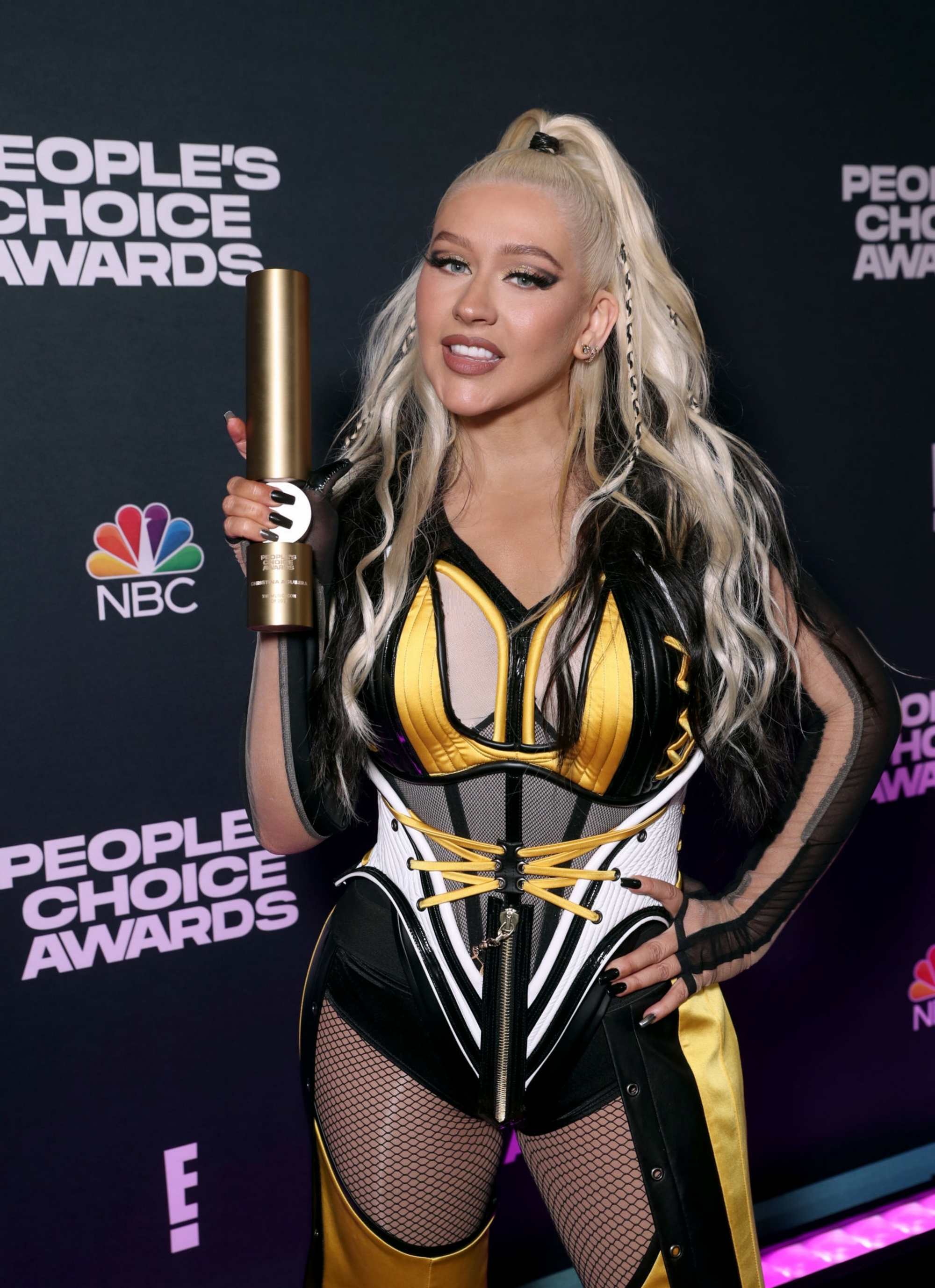2021_E21_People_s_Choice_Awards_-_Backstage03.jpg