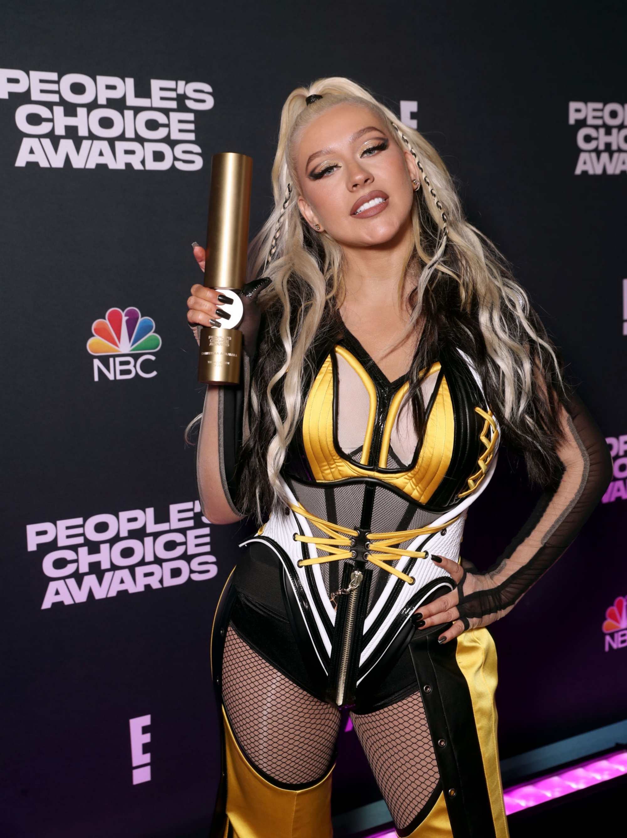 2021_E21_People_s_Choice_Awards_-_Backstage04.jpg