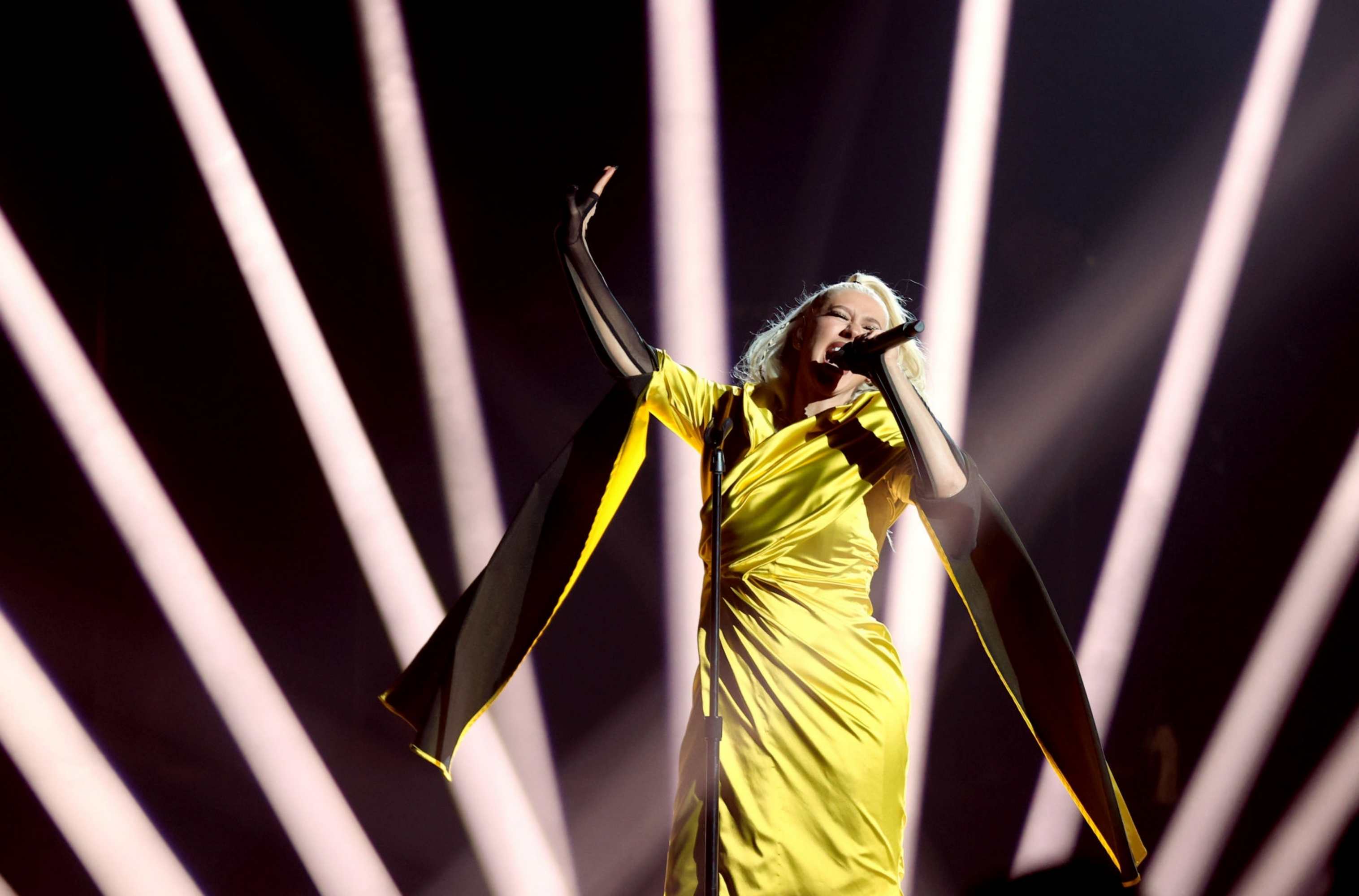 2021_E21_People_s_Choice_Awards_-_Performance07.jpg