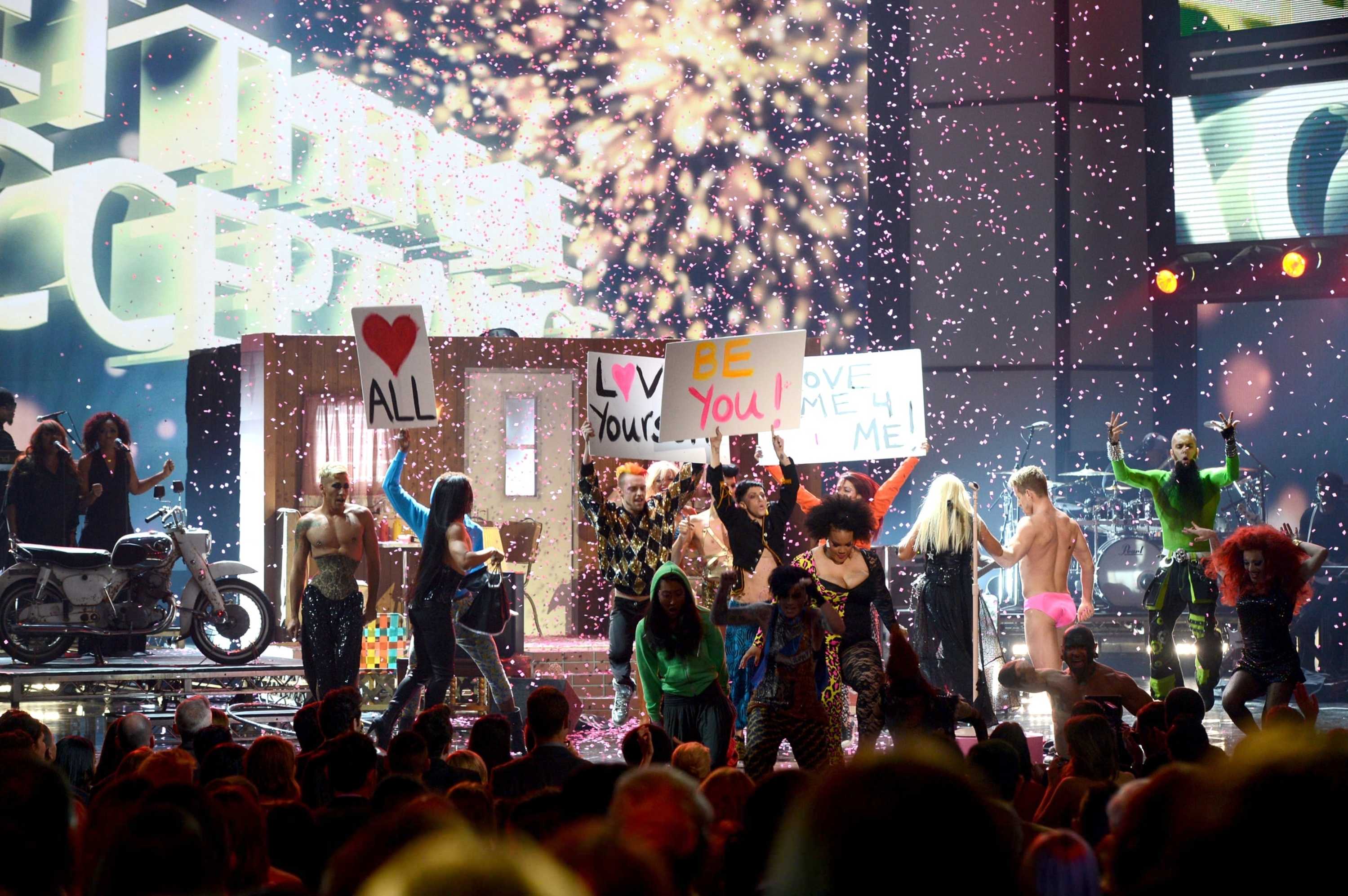 40th_American_Music_Awards_-_November_18-161.jpg
