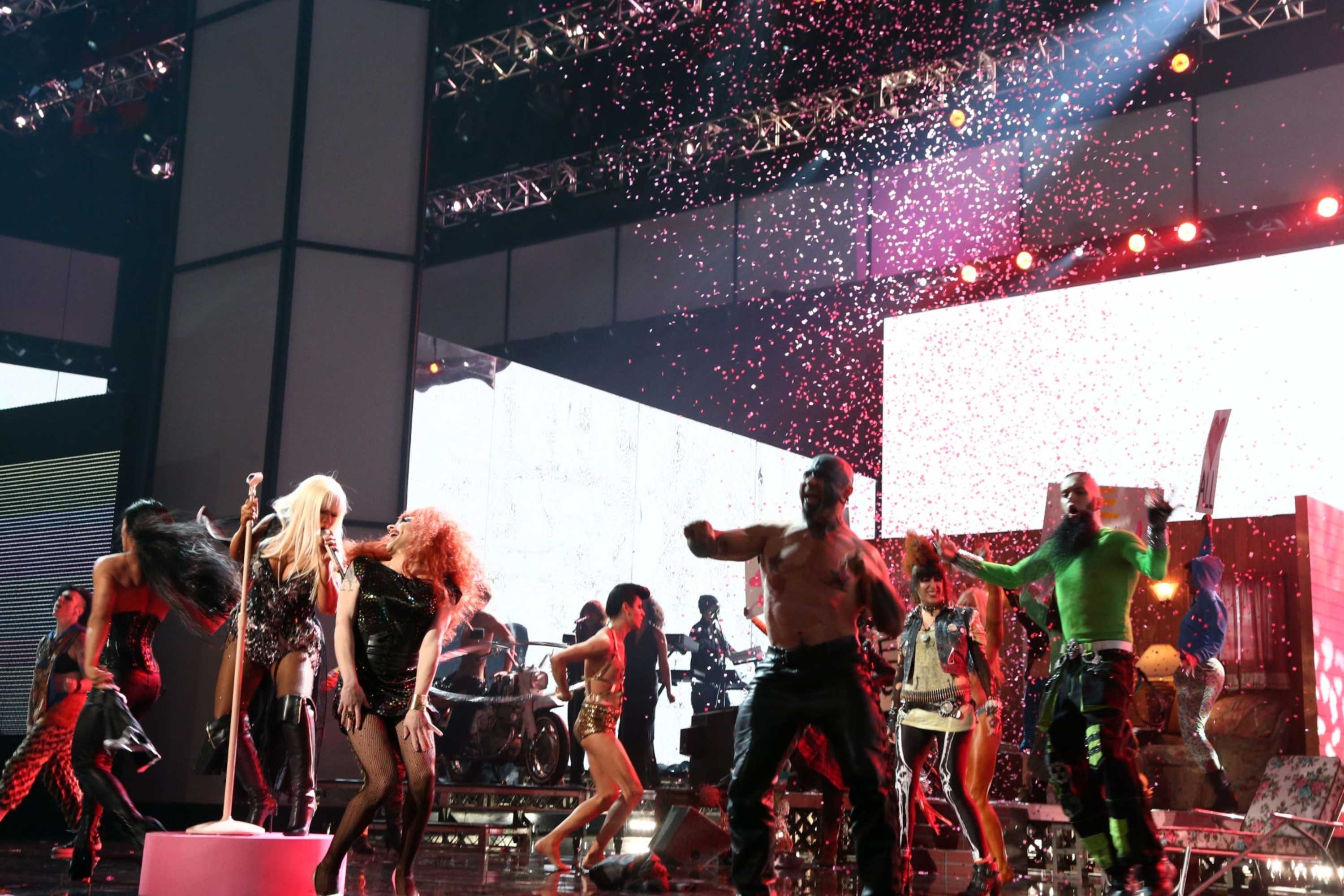 40th_American_Music_Awards_-_November_18-38.jpg