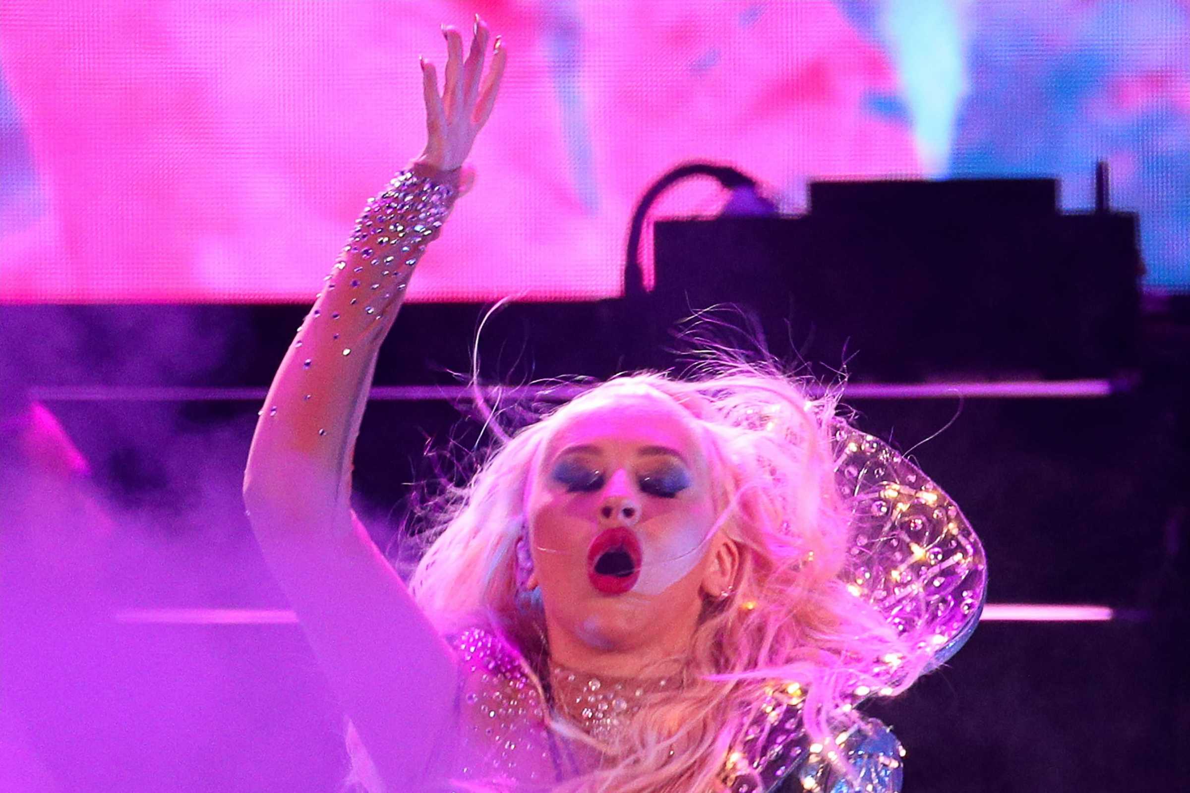 5B11574153845D_American_singer_Christina_Aguilera_gives_concert_in_Moscow.jpg