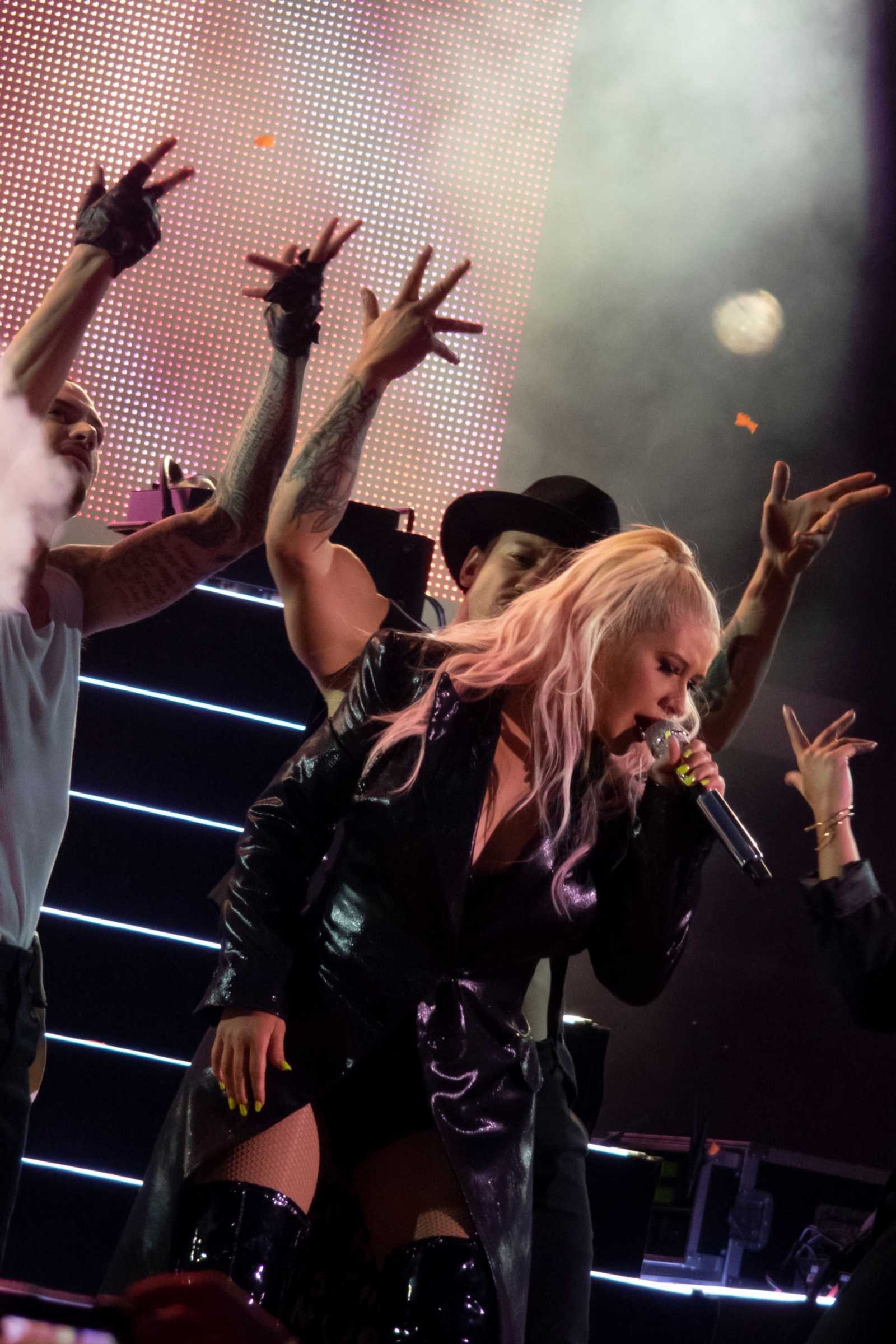 5B11621286355D_Christina_Aguilera_in_concert.jpg