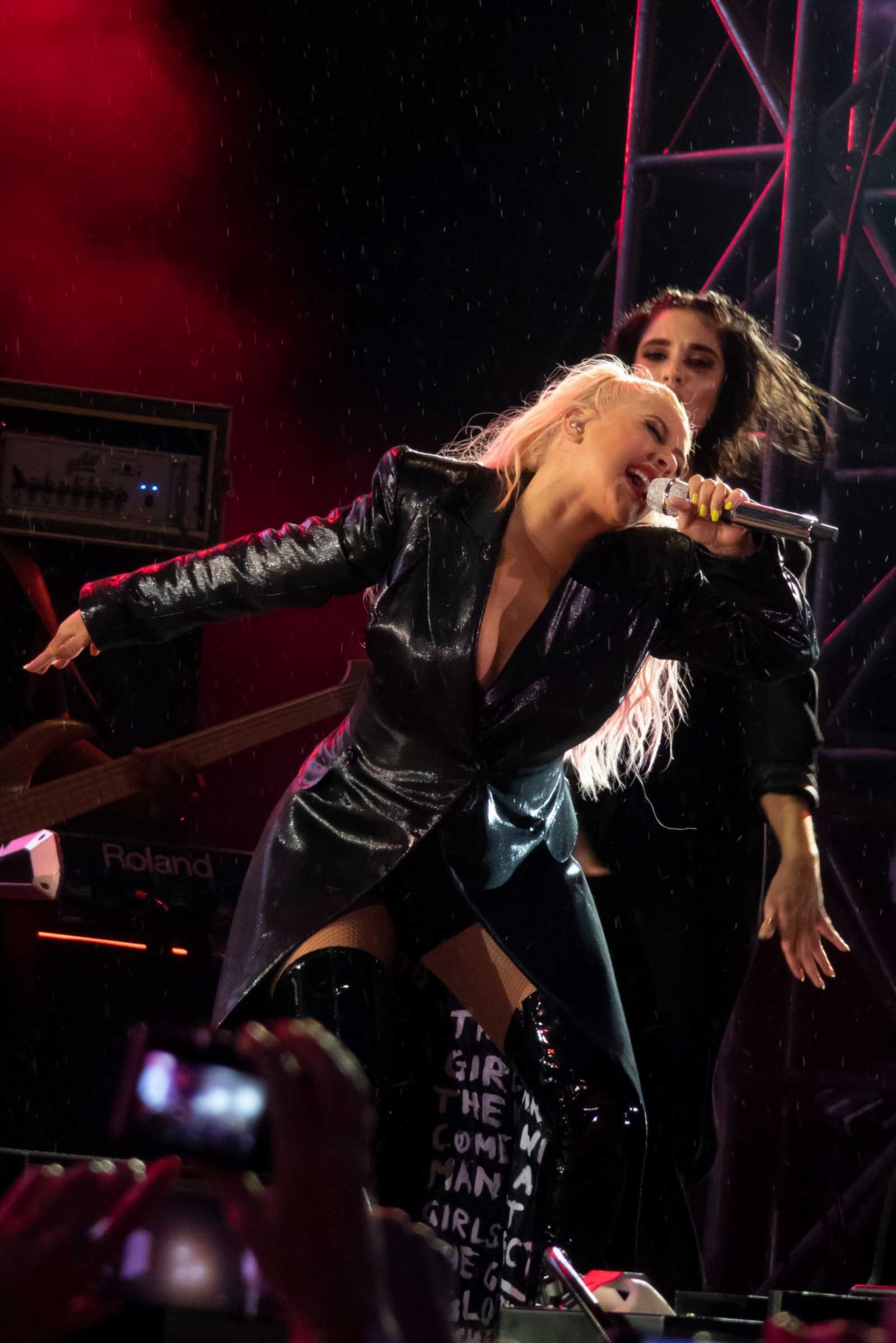 5B11621286405D_Christina_Aguilera_in_concert.jpg