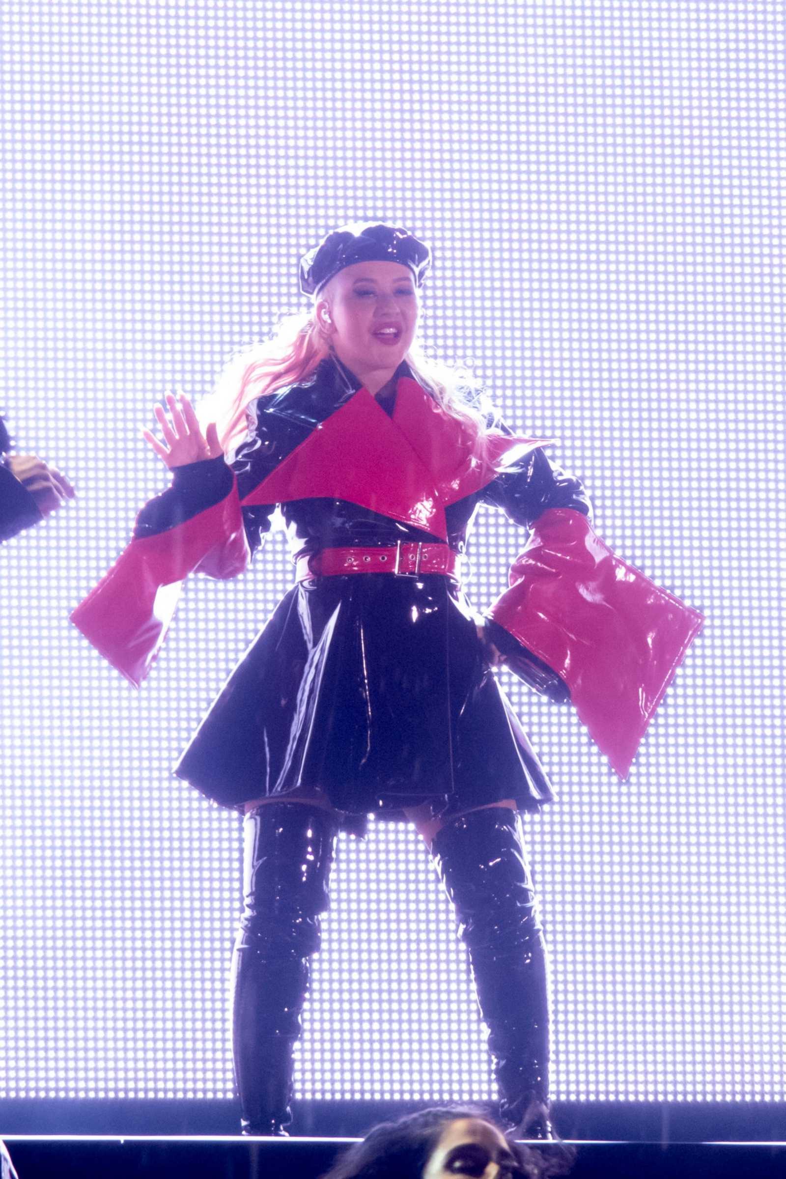 5B11621286725D_Christina_Aguilera_in_concert.jpg