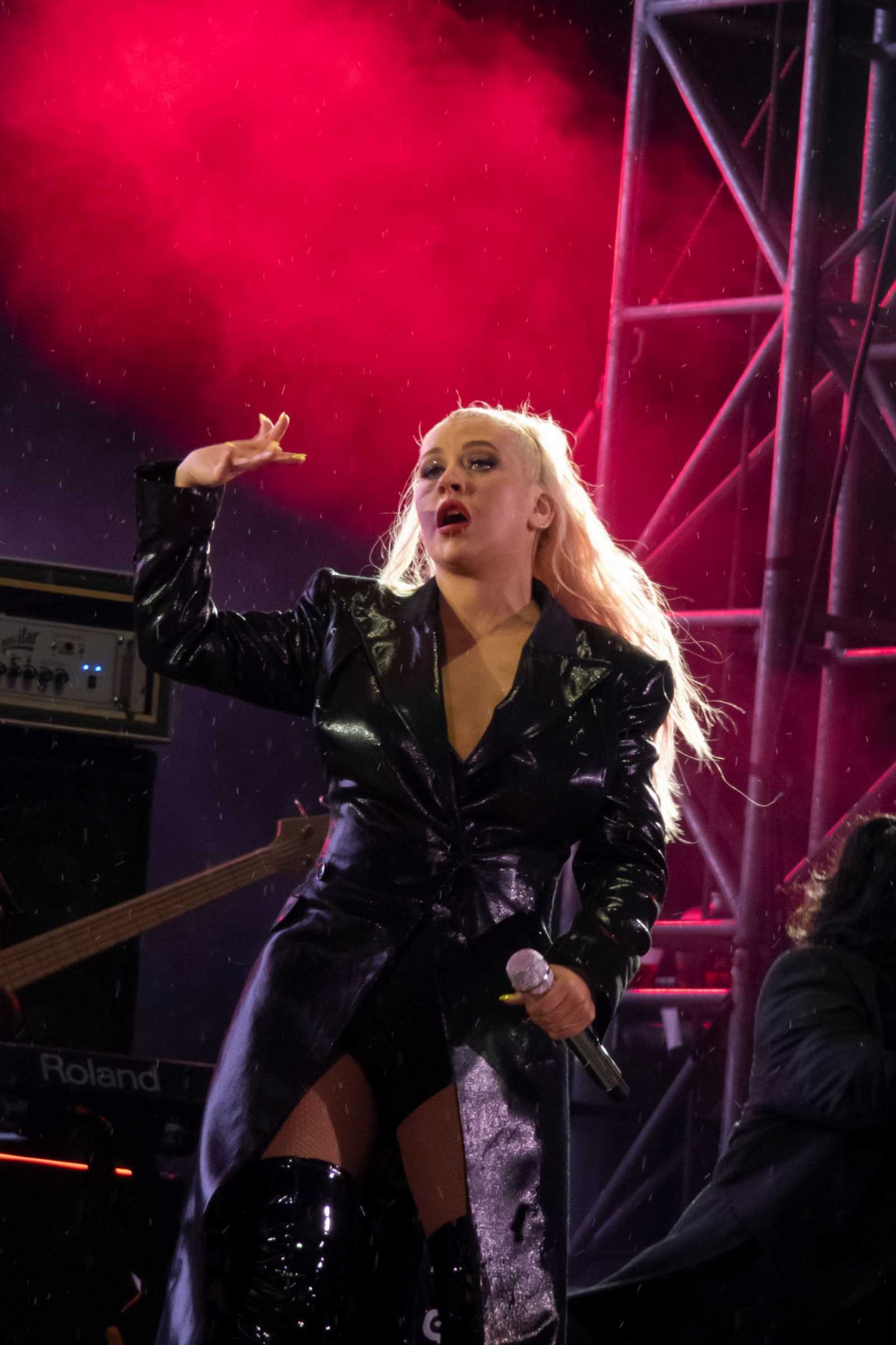 5B11621286755D_Christina_Aguilera_in_concert.jpg