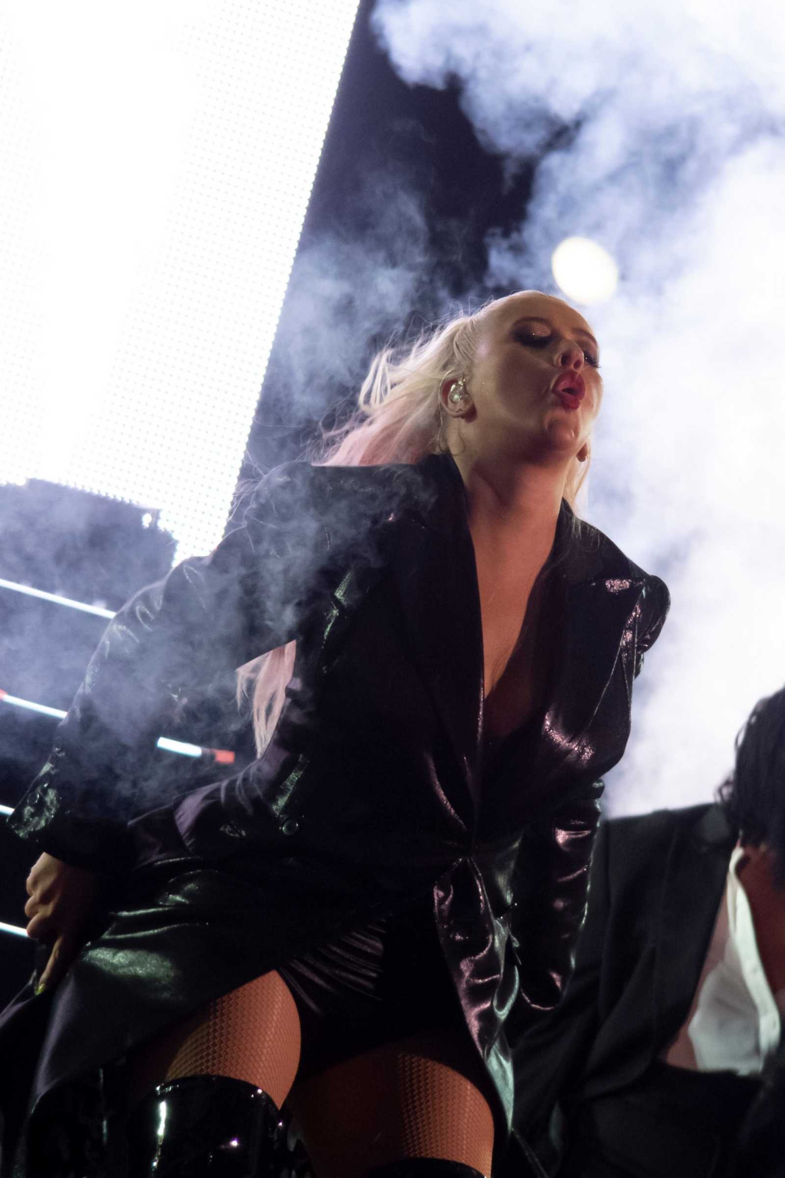 5B11621286775D_Christina_Aguilera_in_concert.jpg