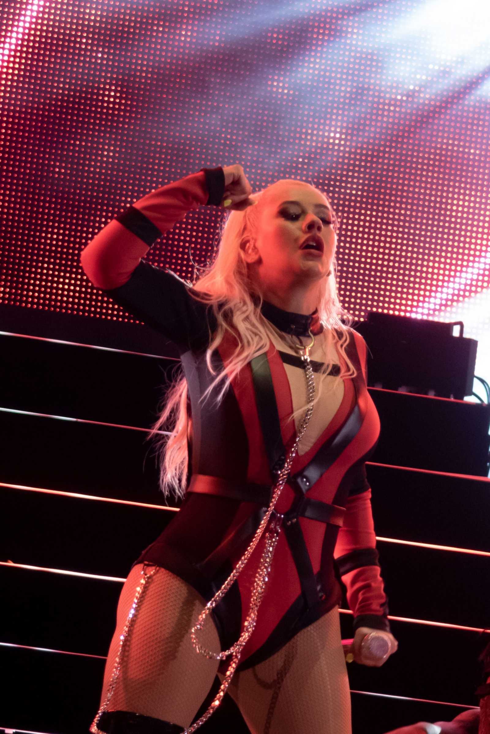 5B11621287395D_Christina_Aguilera_in_concert.jpg