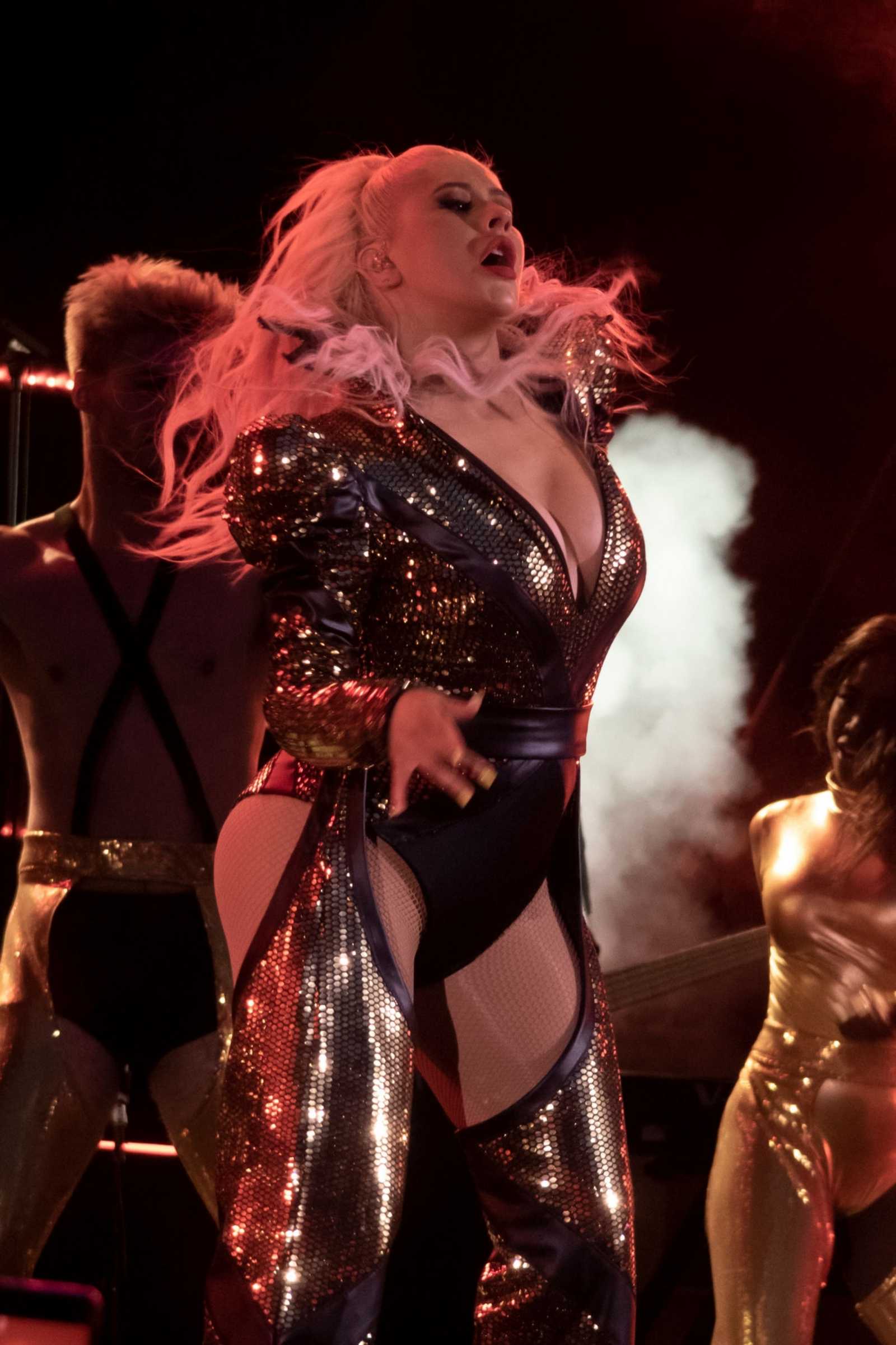 5B11621292805D_Christina_Aguilera_in_concert.jpg