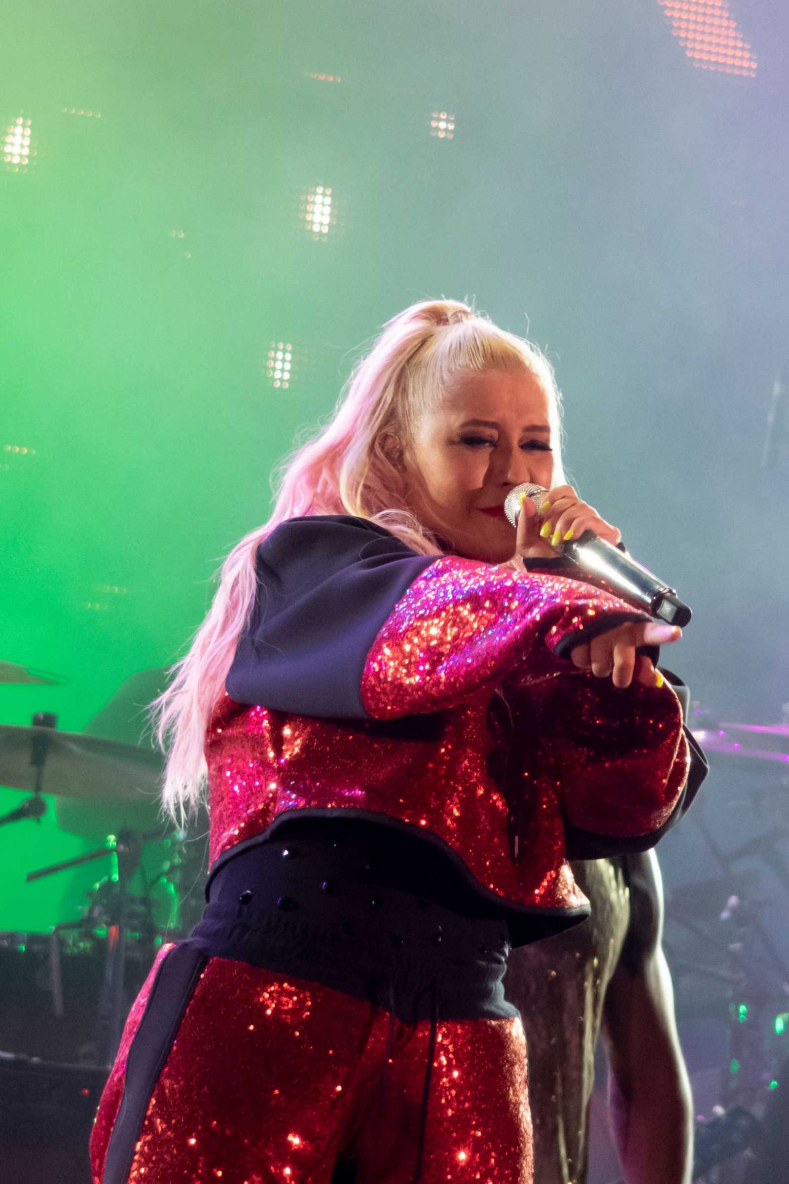5B11621292955D_Christina_Aguilera_in_concert.jpg