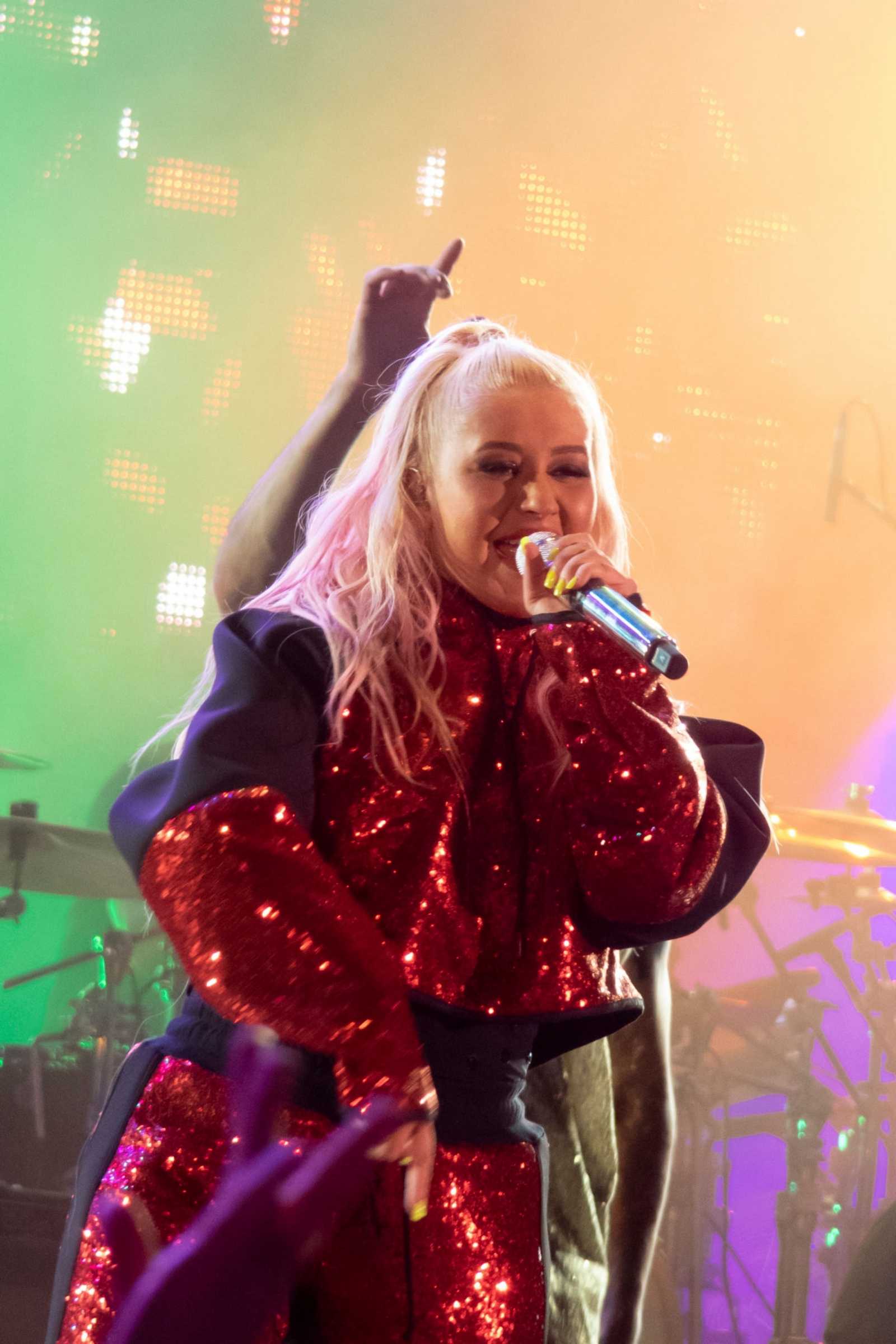 5B11621293305D_Christina_Aguilera_in_concert.jpg