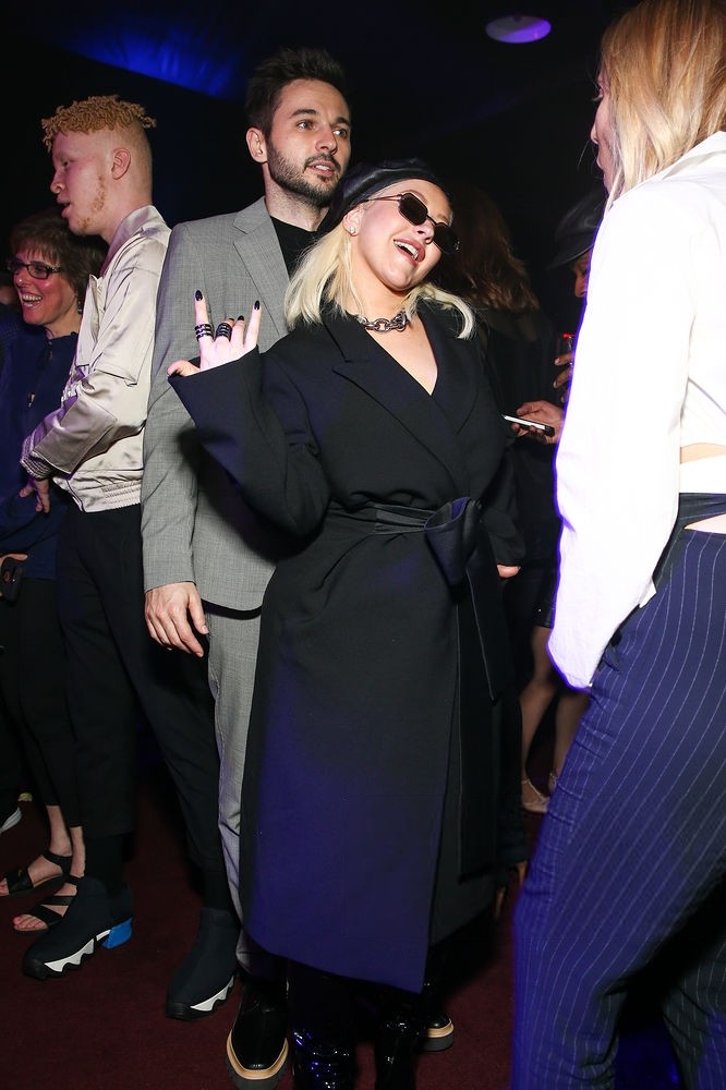 5B27678765D_Stella_McCartney_-_Autumn_2018_Presentation.jpg