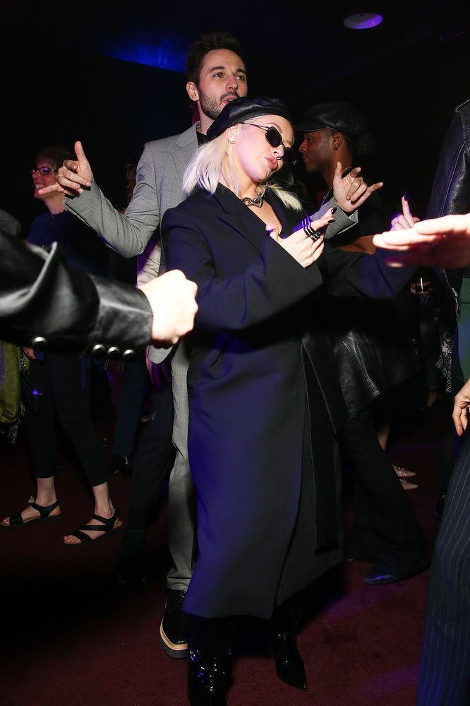 5B27678785D_Stella_McCartney_-_Autumn_2018_Presentation.jpg