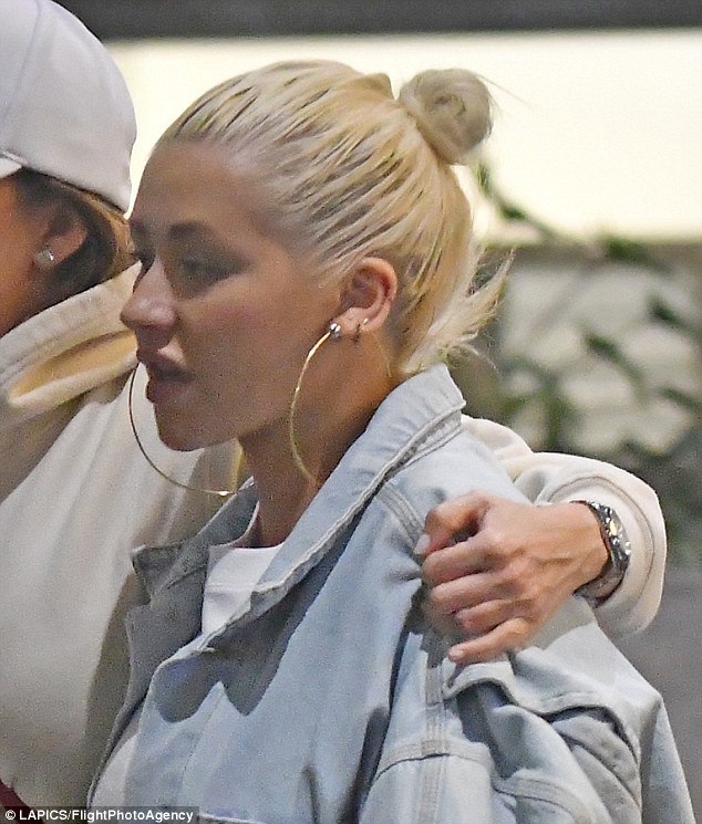 At_LAX_Airport_-_April_26-04.jpg