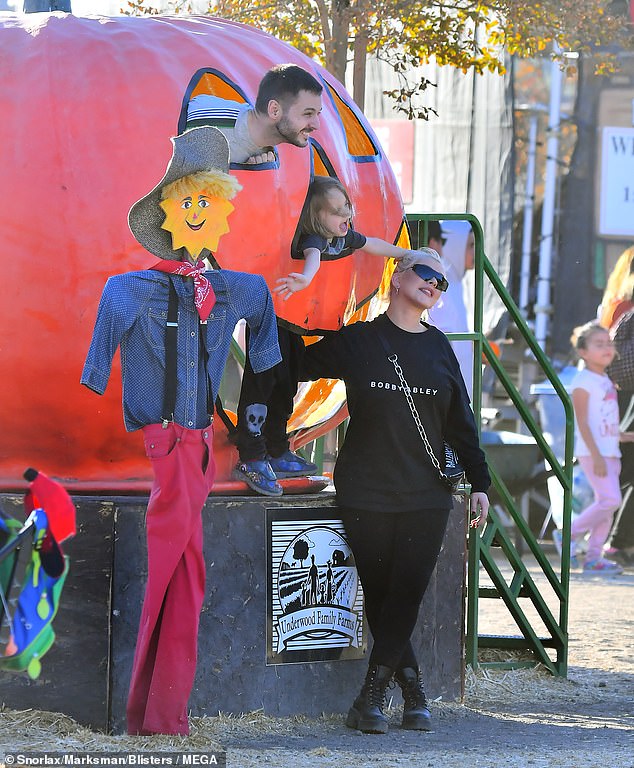 At_the_pumpkin_patch_in_Los_Angeles_-_October_21-02.jpg