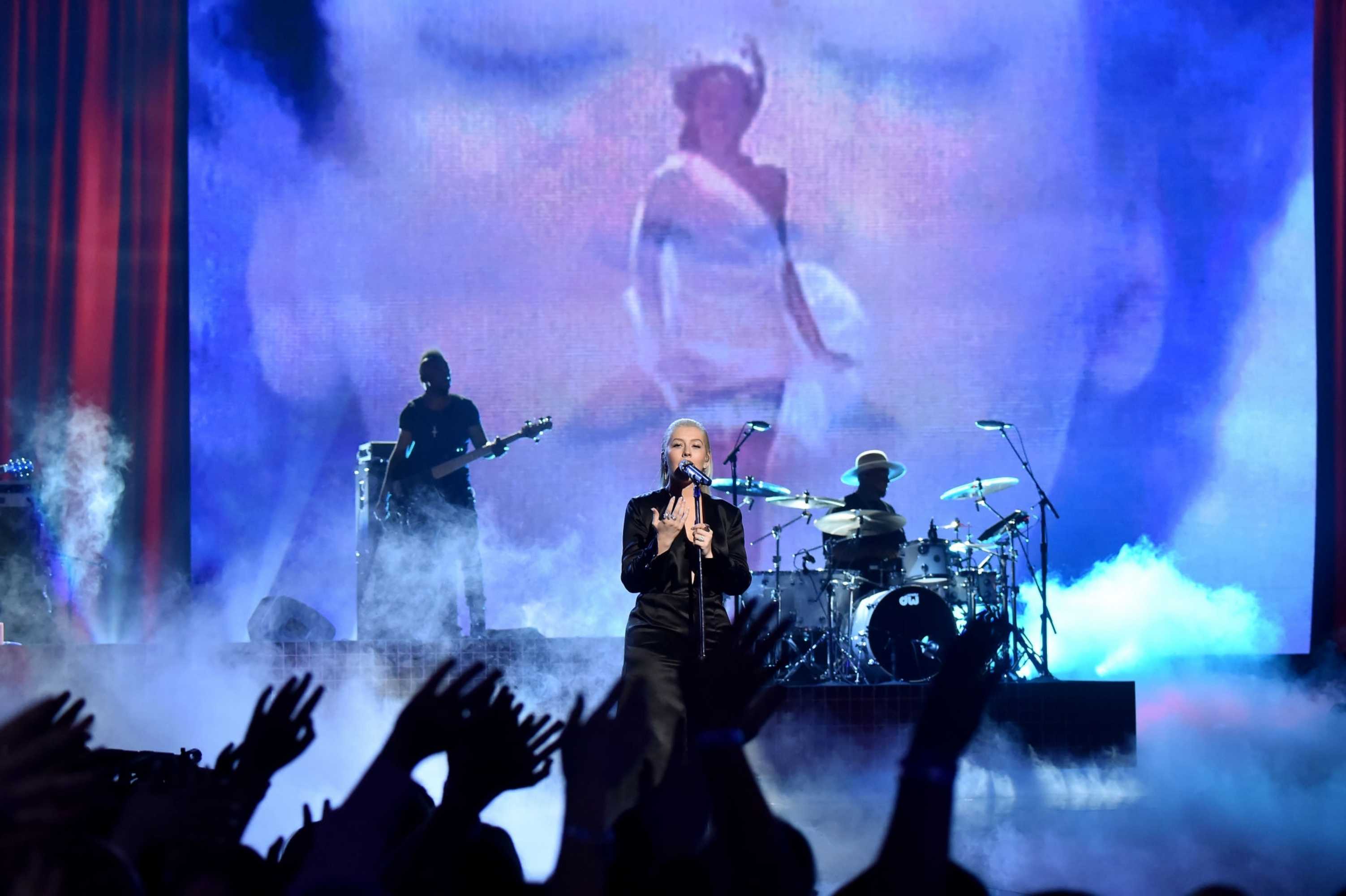 Christina_Aguilera_-_2017_American_Music_Awards_5BPerformance5D_-_November_19-09.jpg