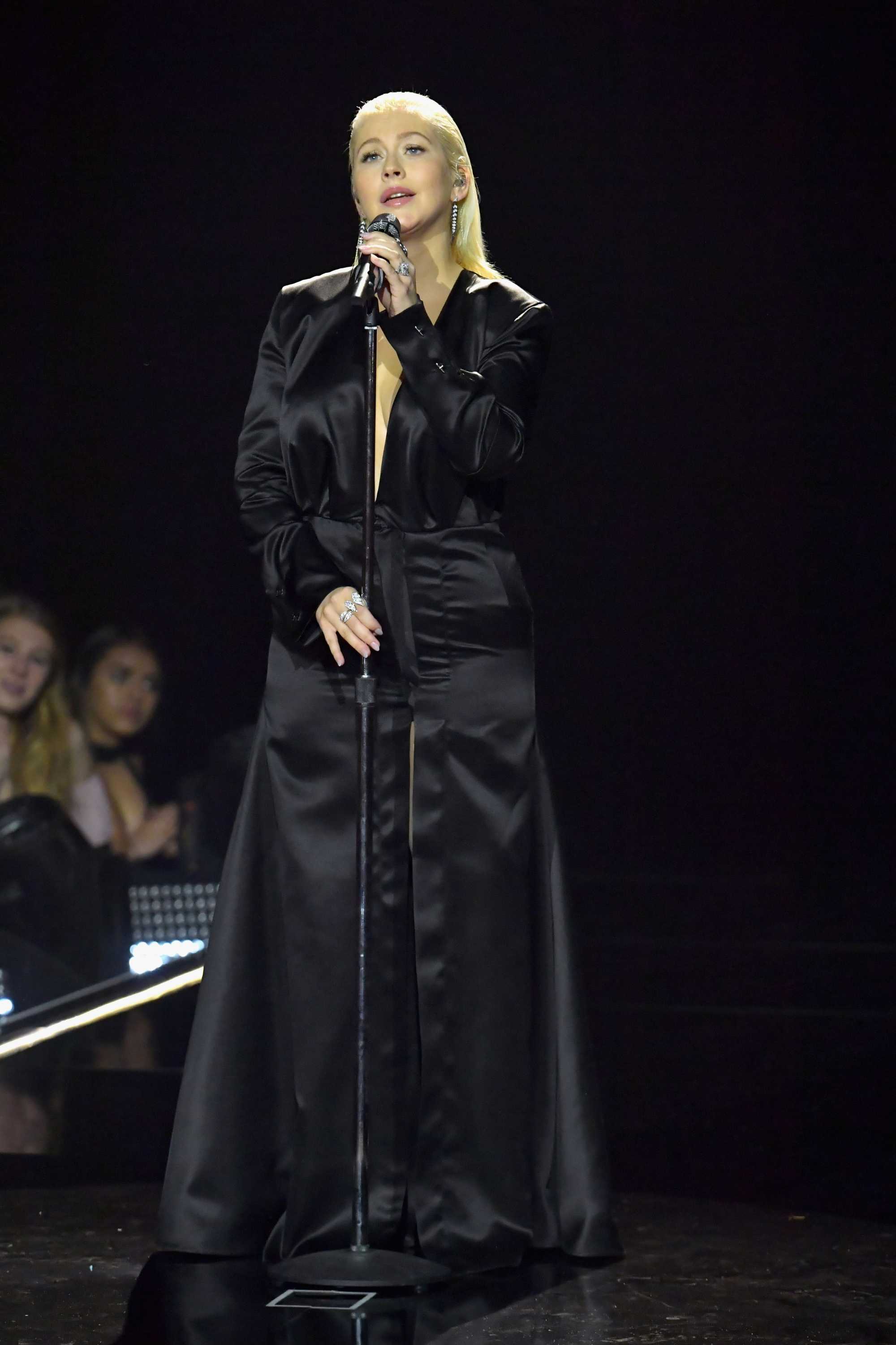 Christina_Aguilera_-_2017_American_Music_Awards_5BPerformance5D_-_November_19-13.jpg