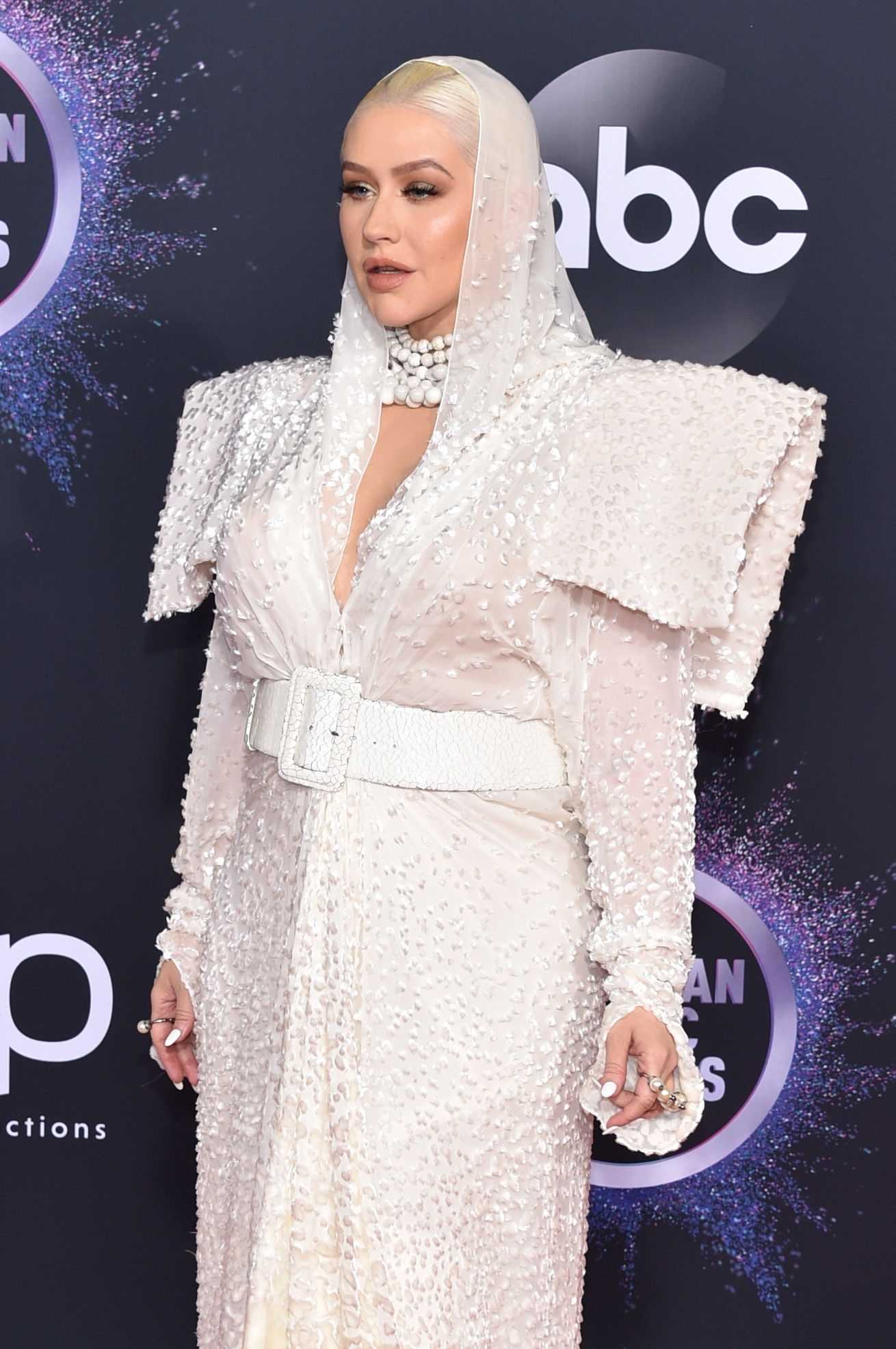 Christina_Aguilera_-_2019_American_Music_Awards_at_Microsoft_Theater_on_November_242C_2019-03.jpg