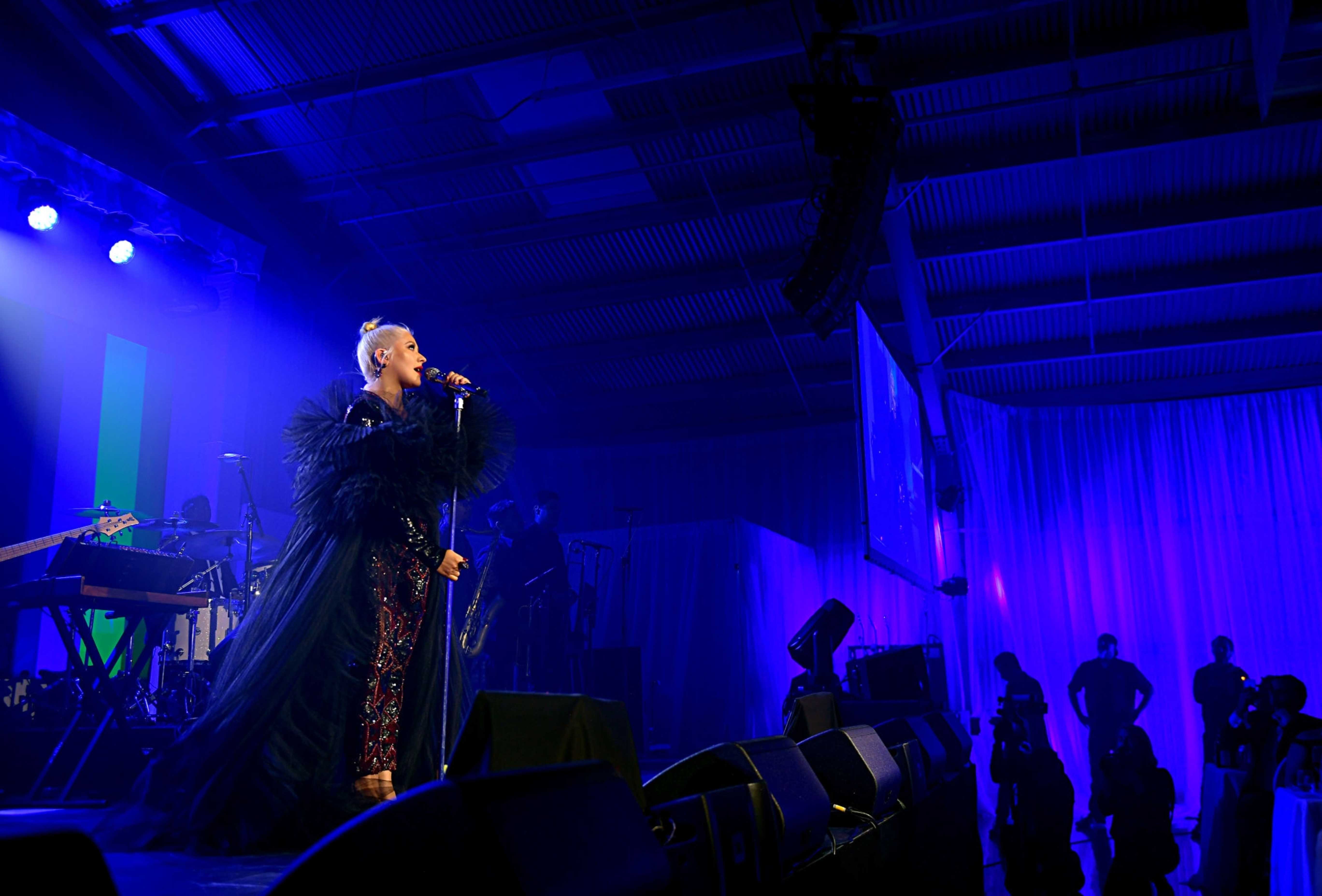 Christina_Aguilera_-_2019_amfAR_Gala_Los_Angeles_-_October_102C_2019_performace-03.jpg
