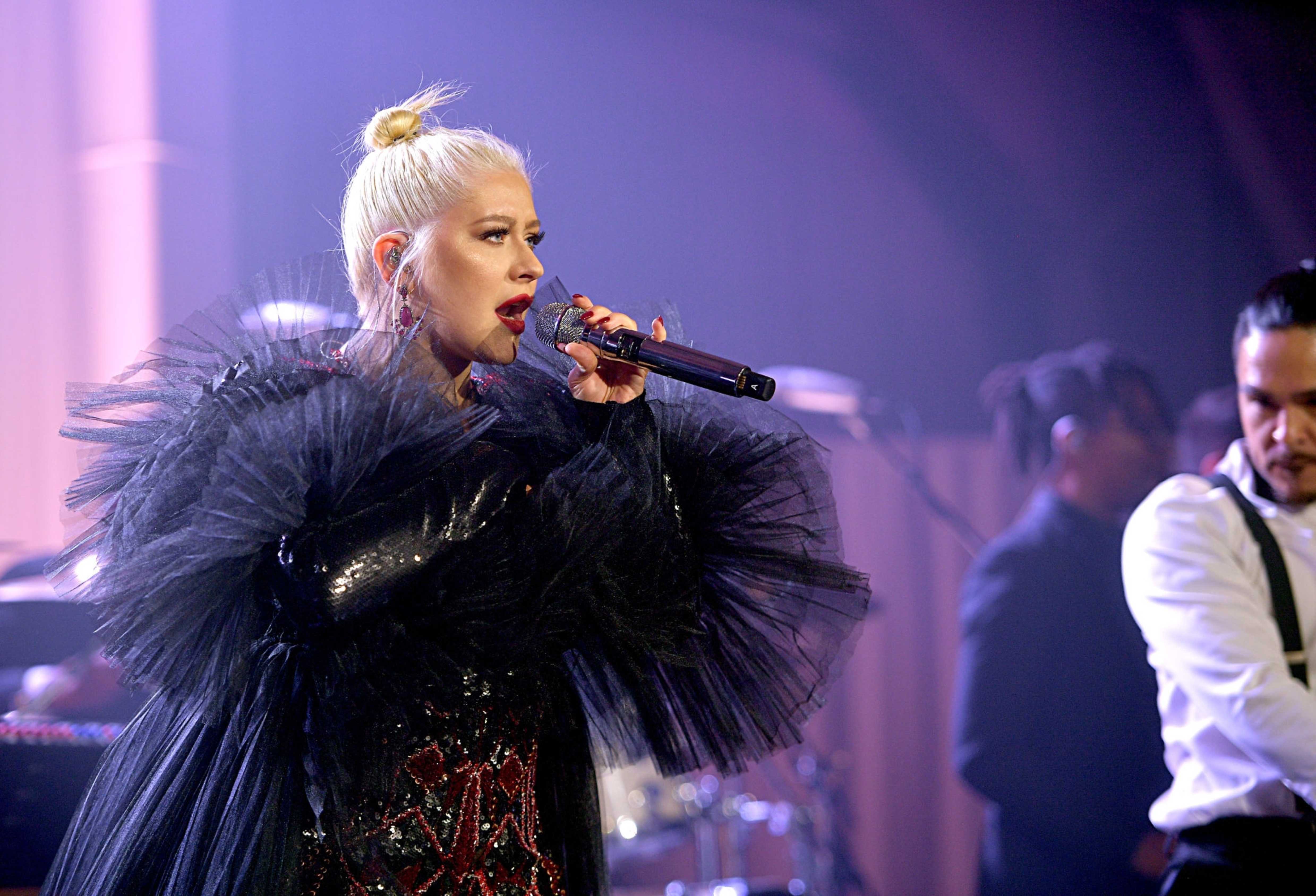 Christina_Aguilera_-_2019_amfAR_Gala_Los_Angeles_-_October_102C_2019_performace-05.jpg
