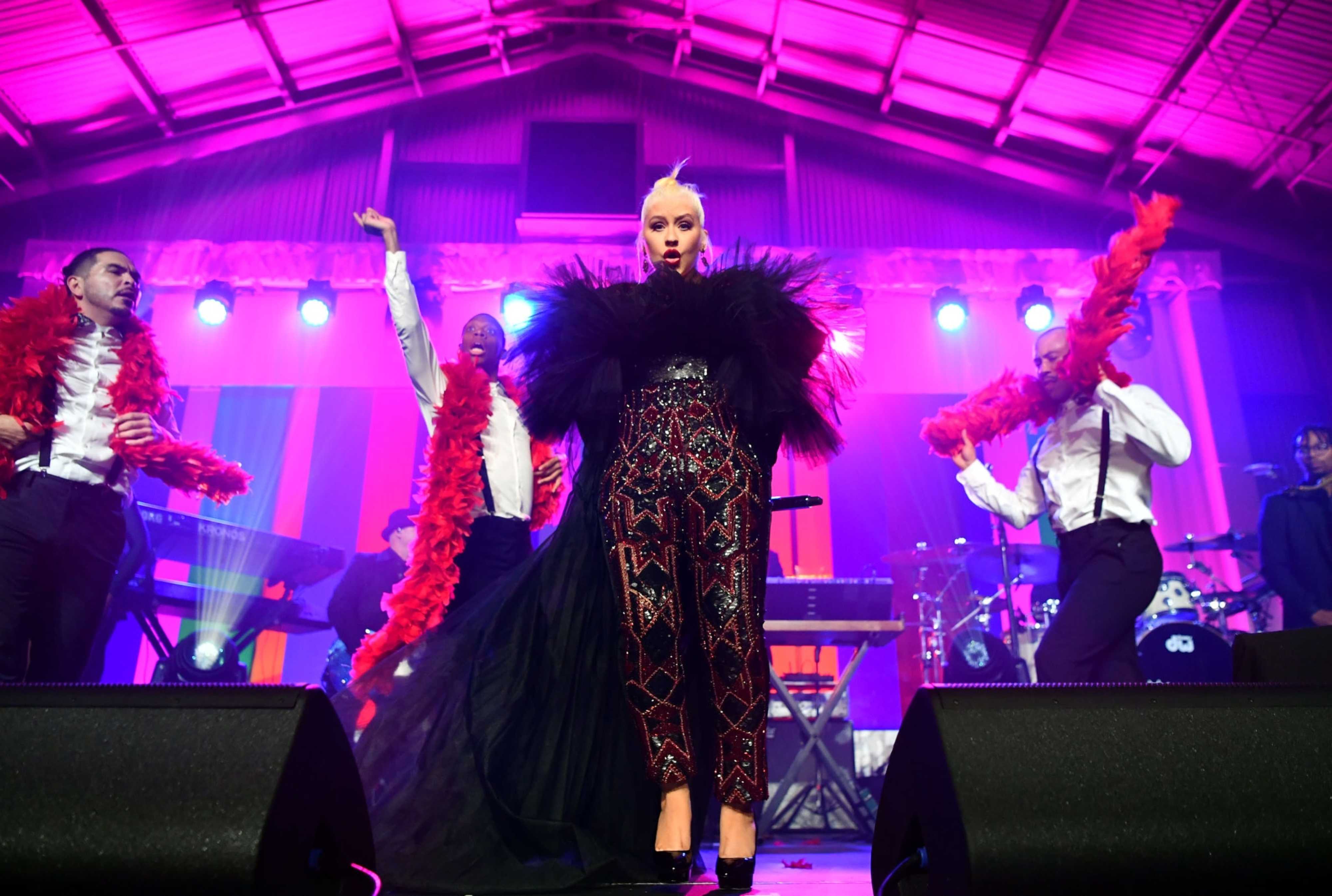 Christina_Aguilera_-_2019_amfAR_Gala_Los_Angeles_-_October_102C_2019_performace-11.jpg