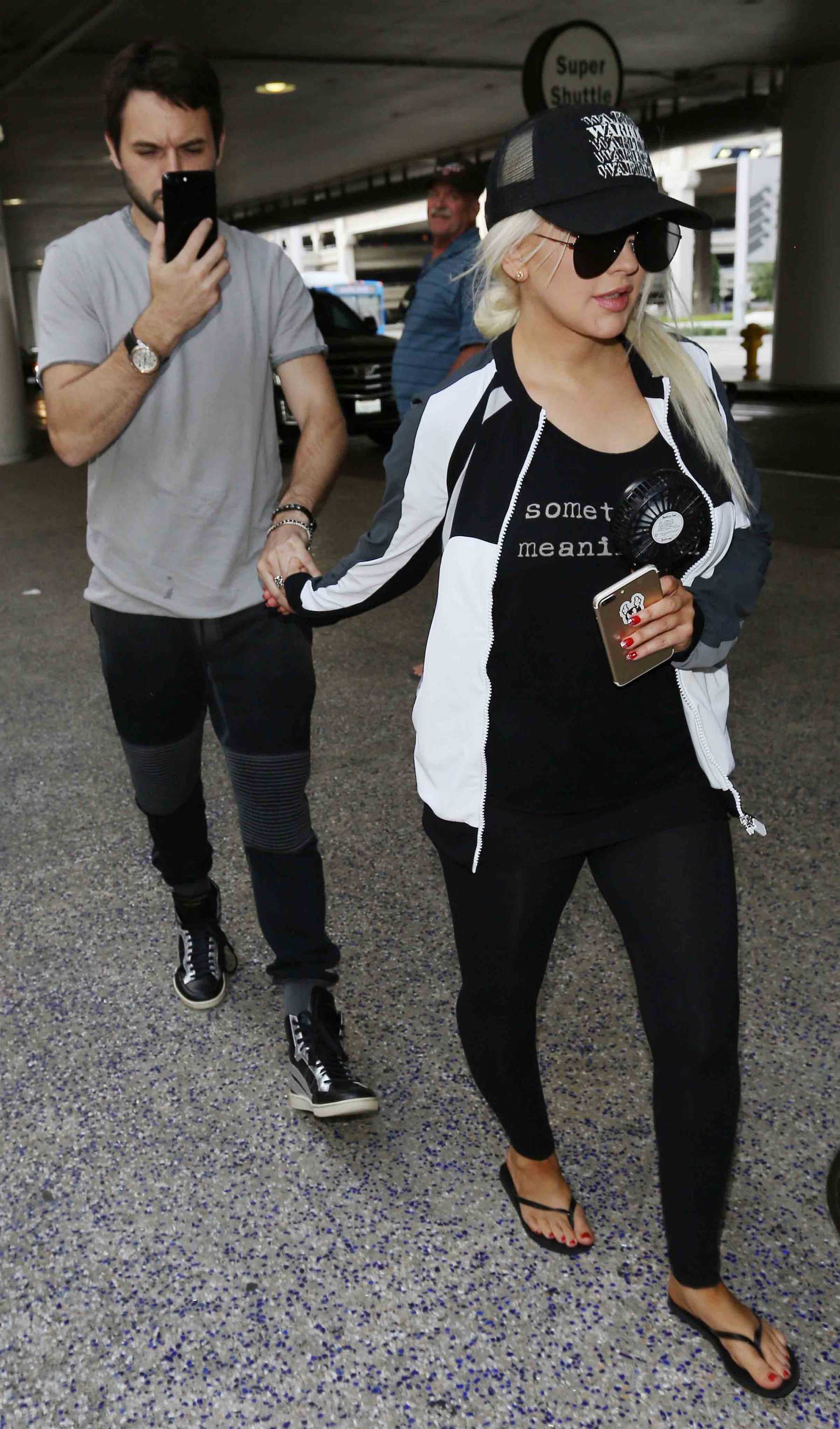 Christina_Aguilera_-_At_LAX_Airport_in_Los_Angeles_on_September_3-01.jpg