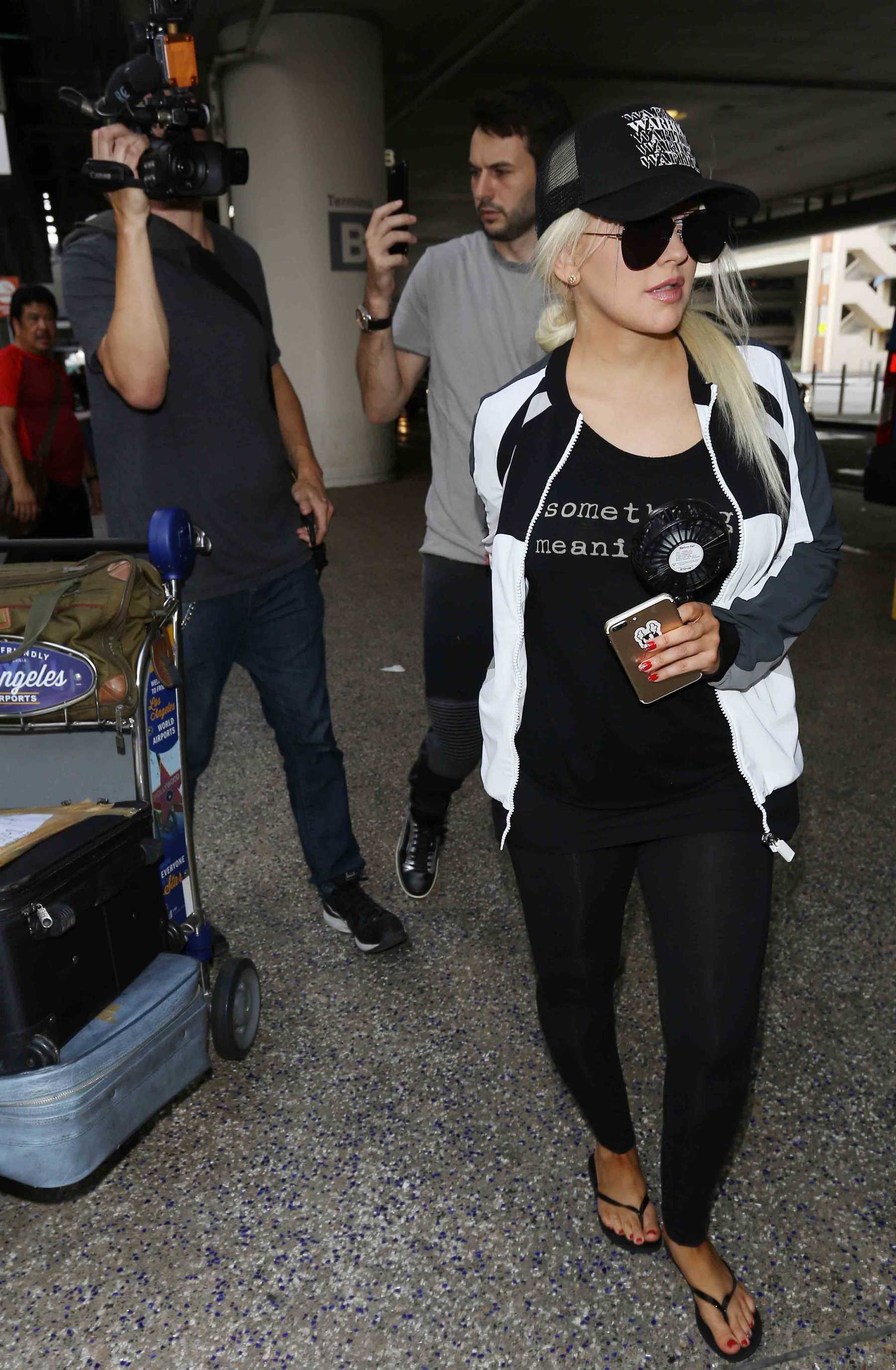 Christina_Aguilera_-_At_LAX_Airport_in_Los_Angeles_on_September_3-05.jpg