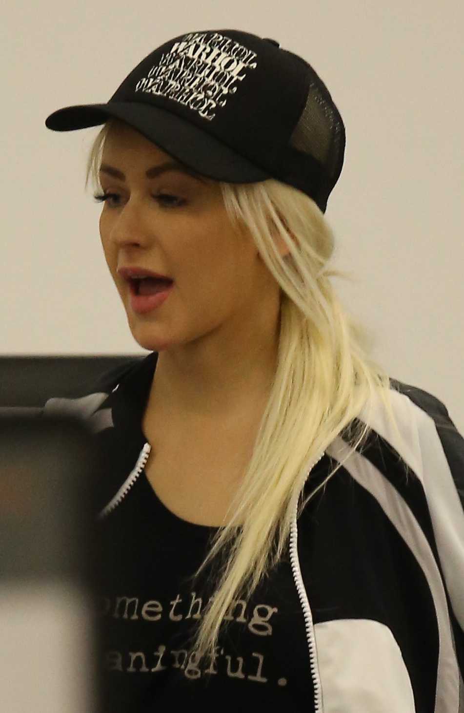 Christina_Aguilera_-_At_LAX_Airport_in_Los_Angeles_on_September_3-08.jpg