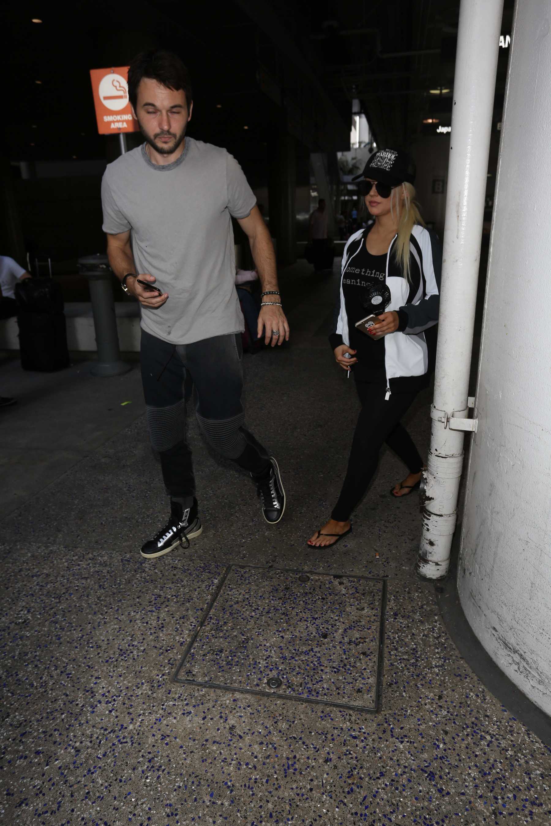 Christina_Aguilera_-_At_LAX_Airport_in_Los_Angeles_on_September_3-10.jpg