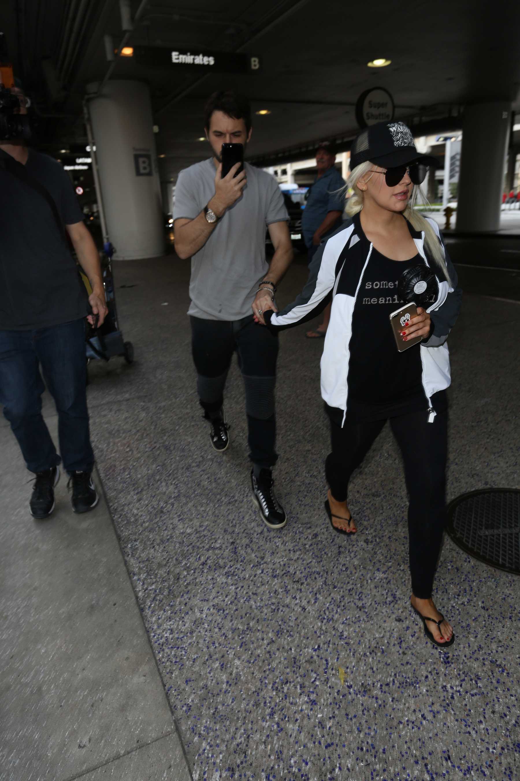 Christina_Aguilera_-_At_LAX_Airport_in_Los_Angeles_on_September_3-12.jpg
