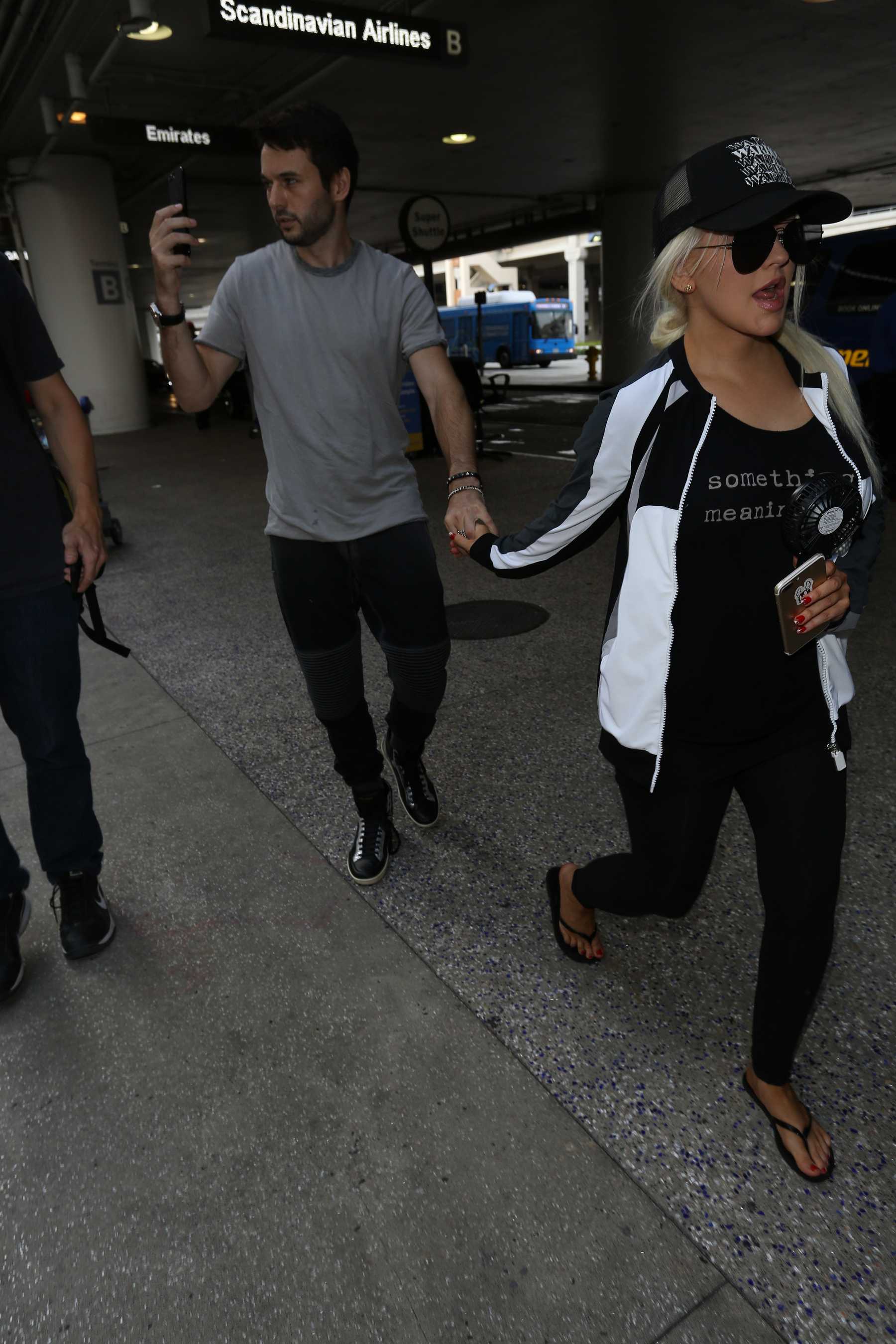 Christina_Aguilera_-_At_LAX_Airport_in_Los_Angeles_on_September_3-13.jpg