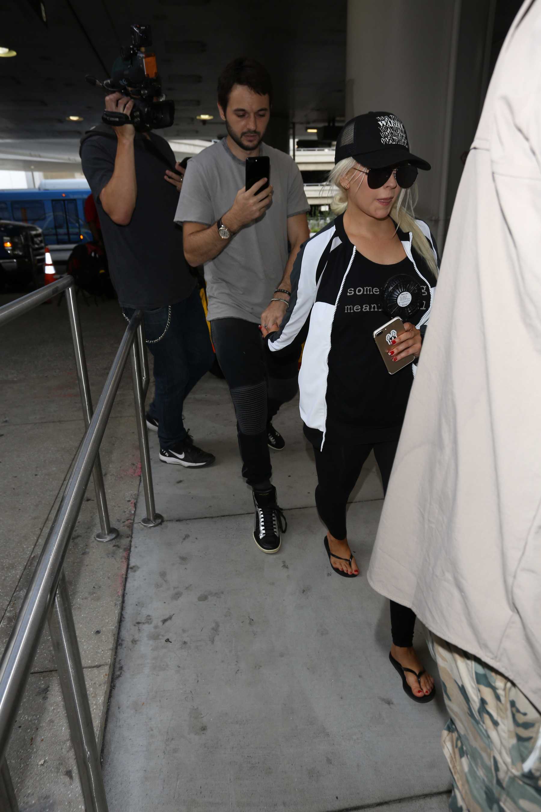 Christina_Aguilera_-_At_LAX_Airport_in_Los_Angeles_on_September_3-14.jpg