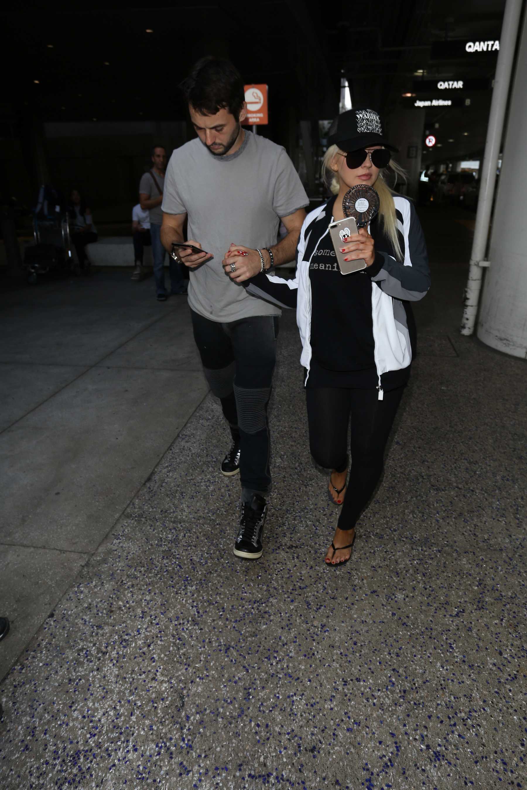 Christina_Aguilera_-_At_LAX_Airport_in_Los_Angeles_on_September_3-28.jpg