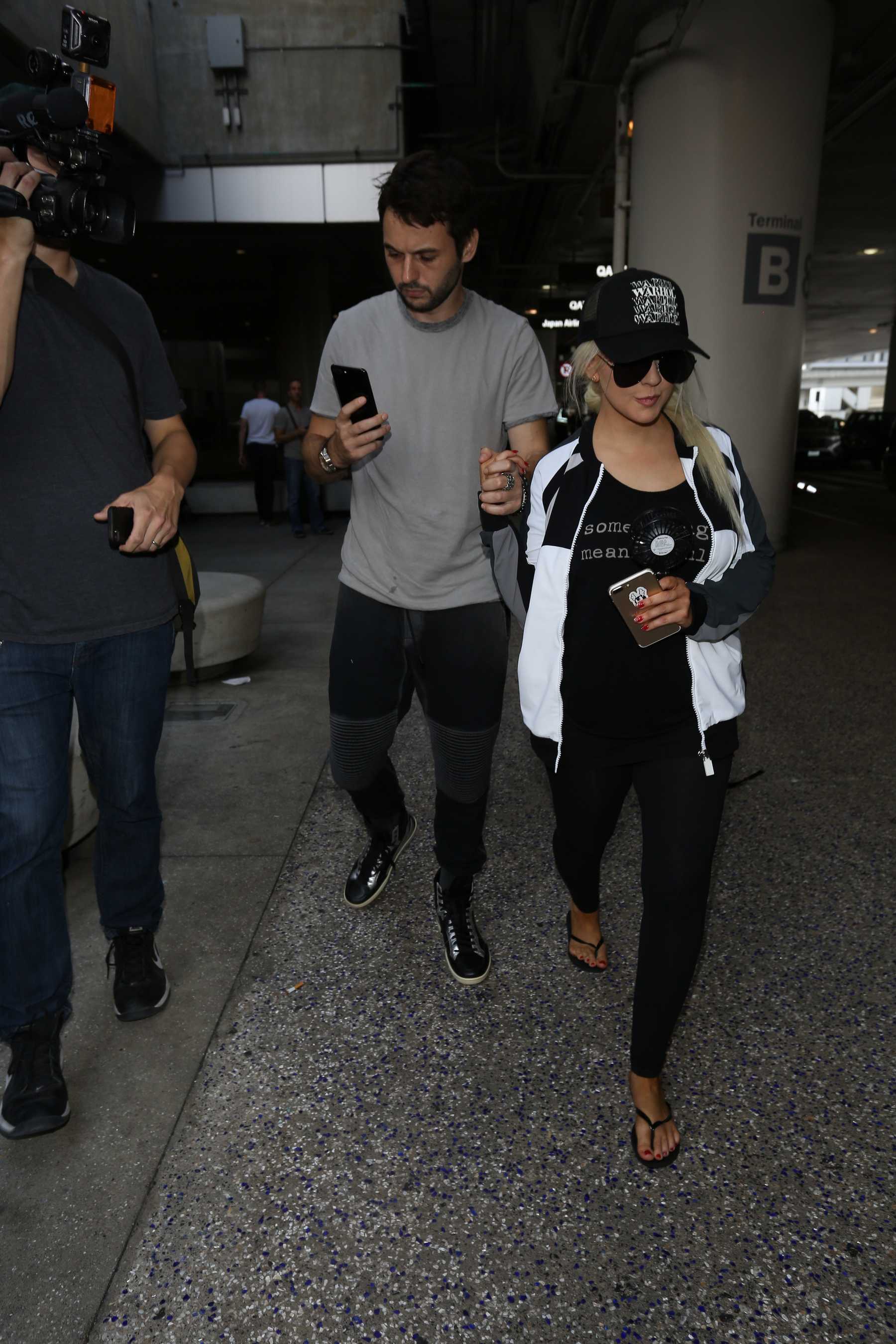 Christina_Aguilera_-_At_LAX_Airport_in_Los_Angeles_on_September_3-30.jpg