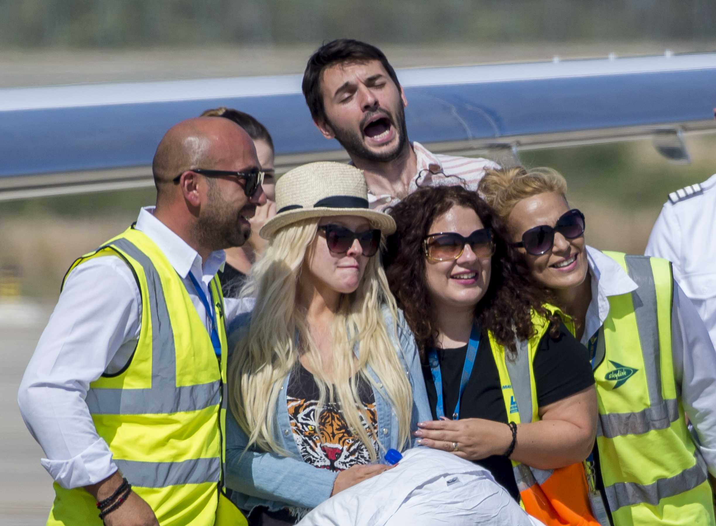 Christina_Aguilera_-_At_Paphos_Airport_in_Cyprus_on_September_7-10.jpg