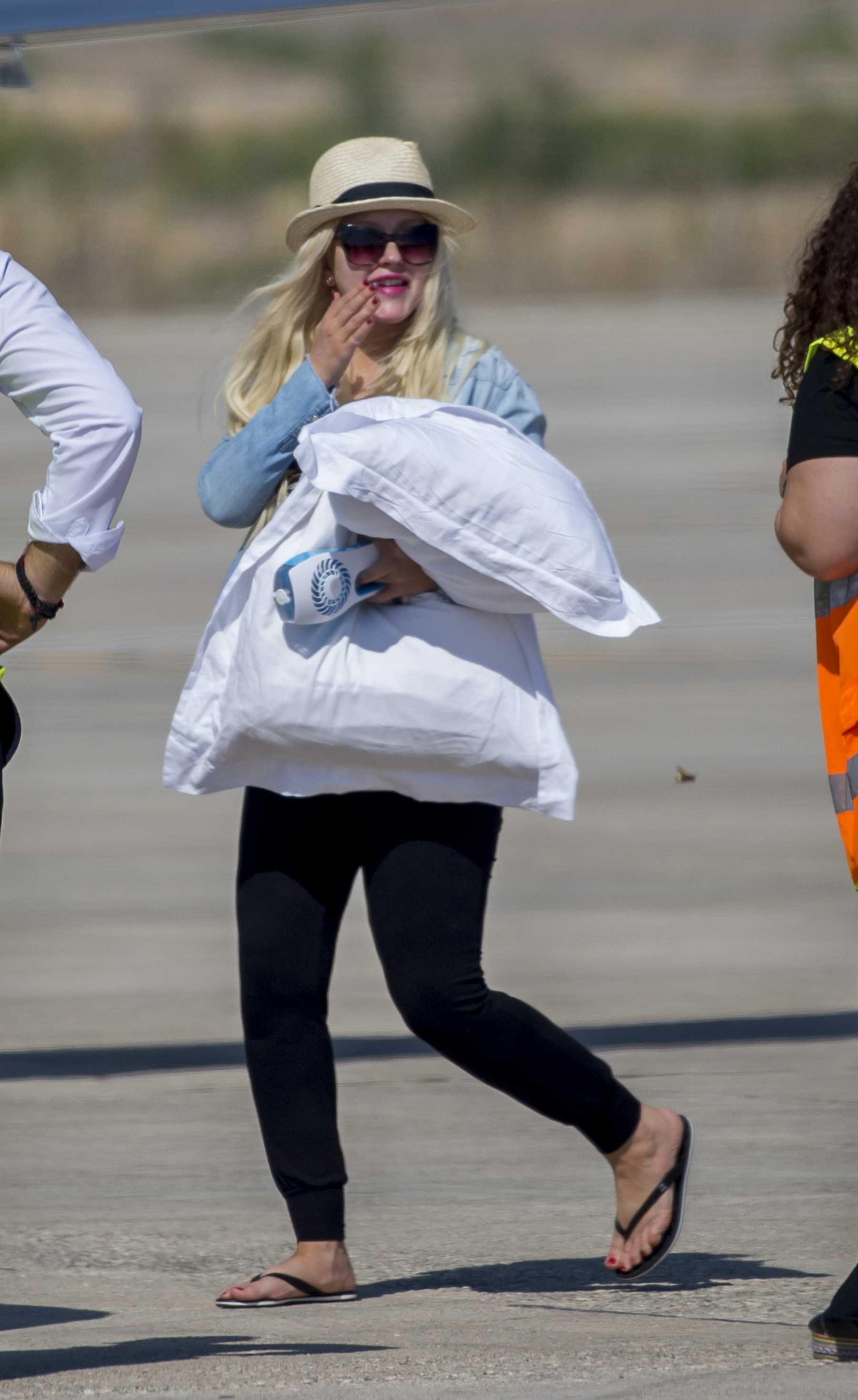 Christina_Aguilera_-_At_Paphos_Airport_in_Cyprus_on_September_7-16.jpg