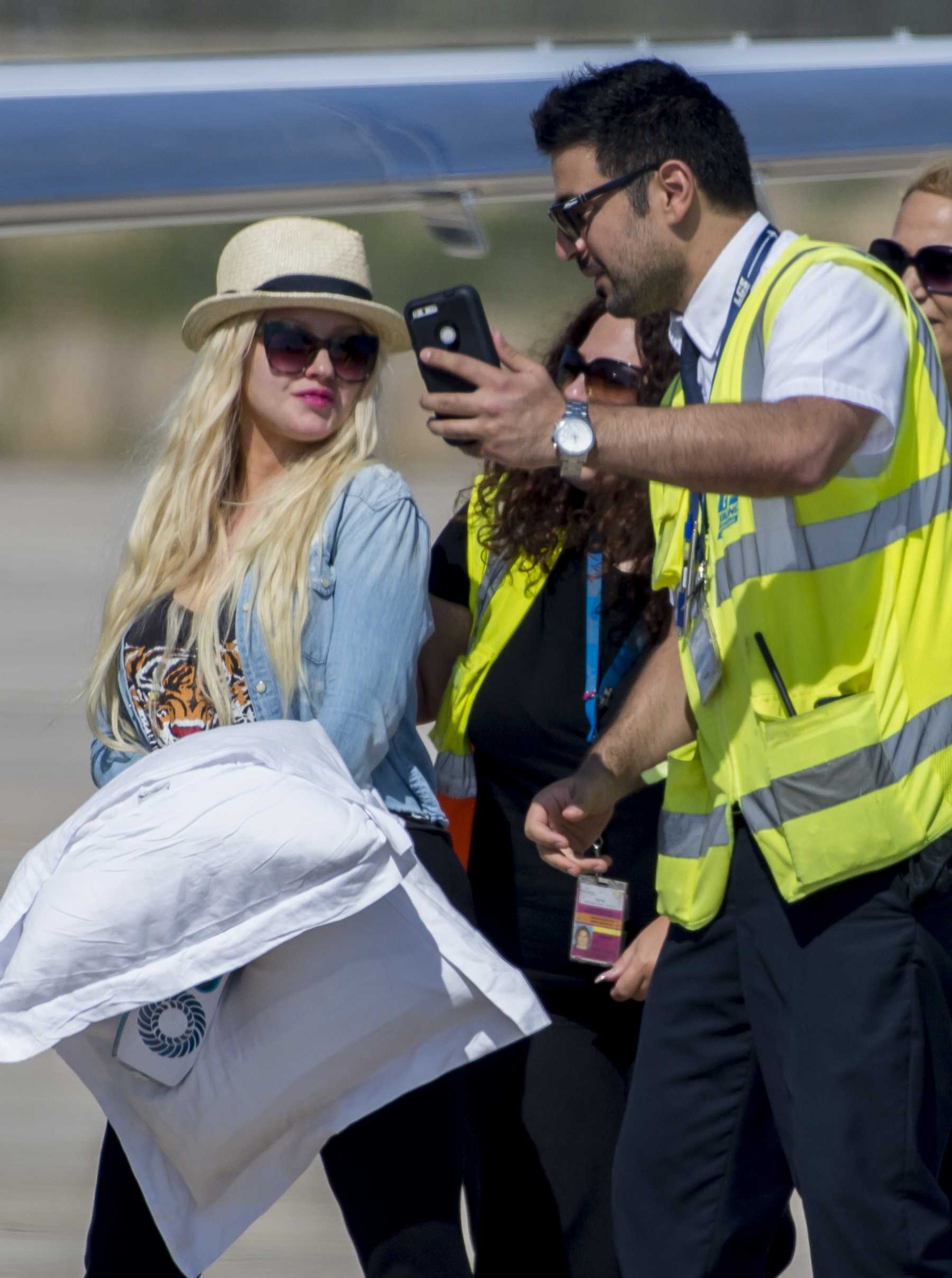 Christina_Aguilera_-_At_Paphos_Airport_in_Cyprus_on_September_7-17.jpg