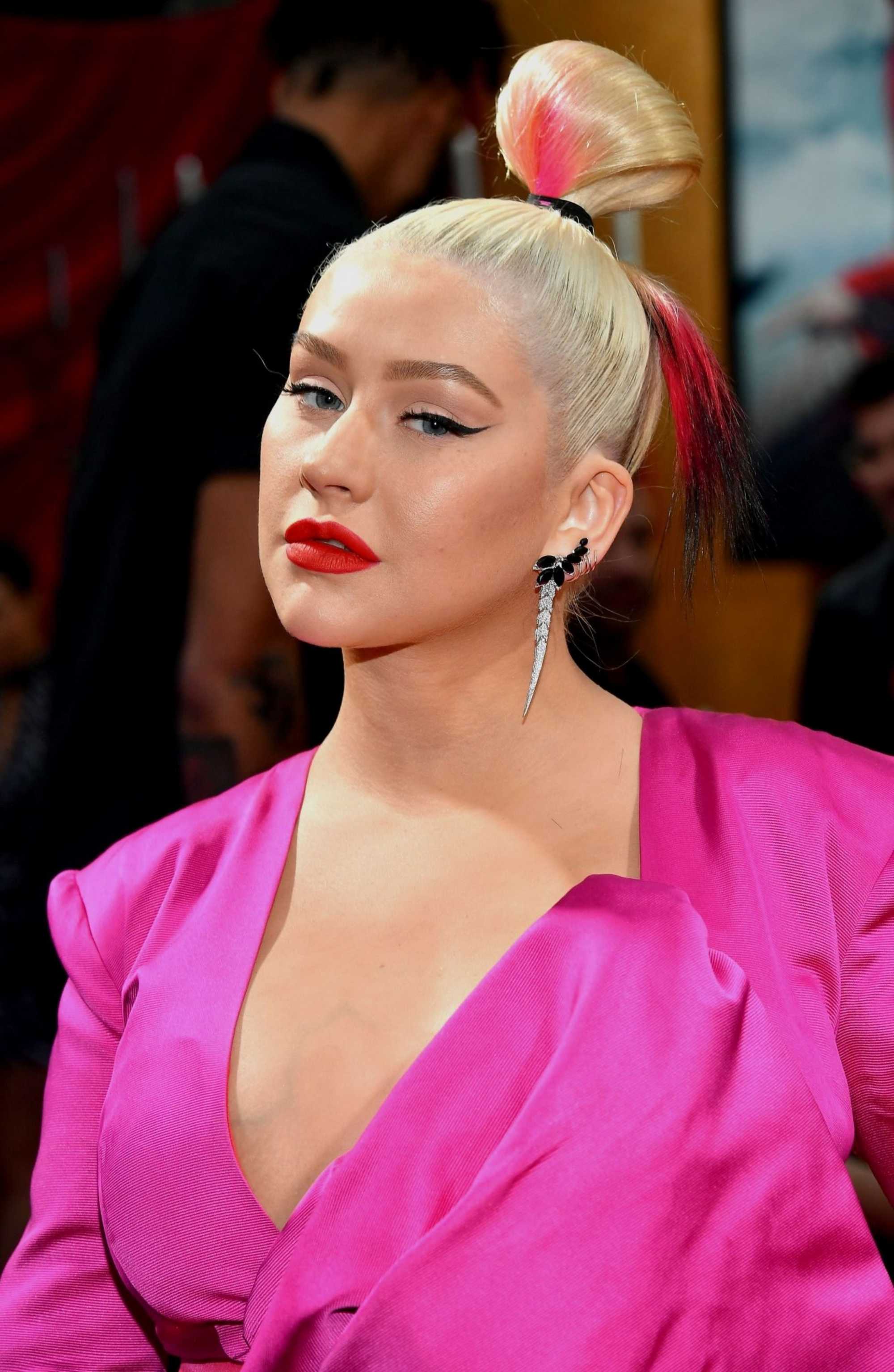 Christina_Aguilera_-_Disney_s_Mulan_Premiere_in_Hollywood2C_California__-_March_9-04.jpg