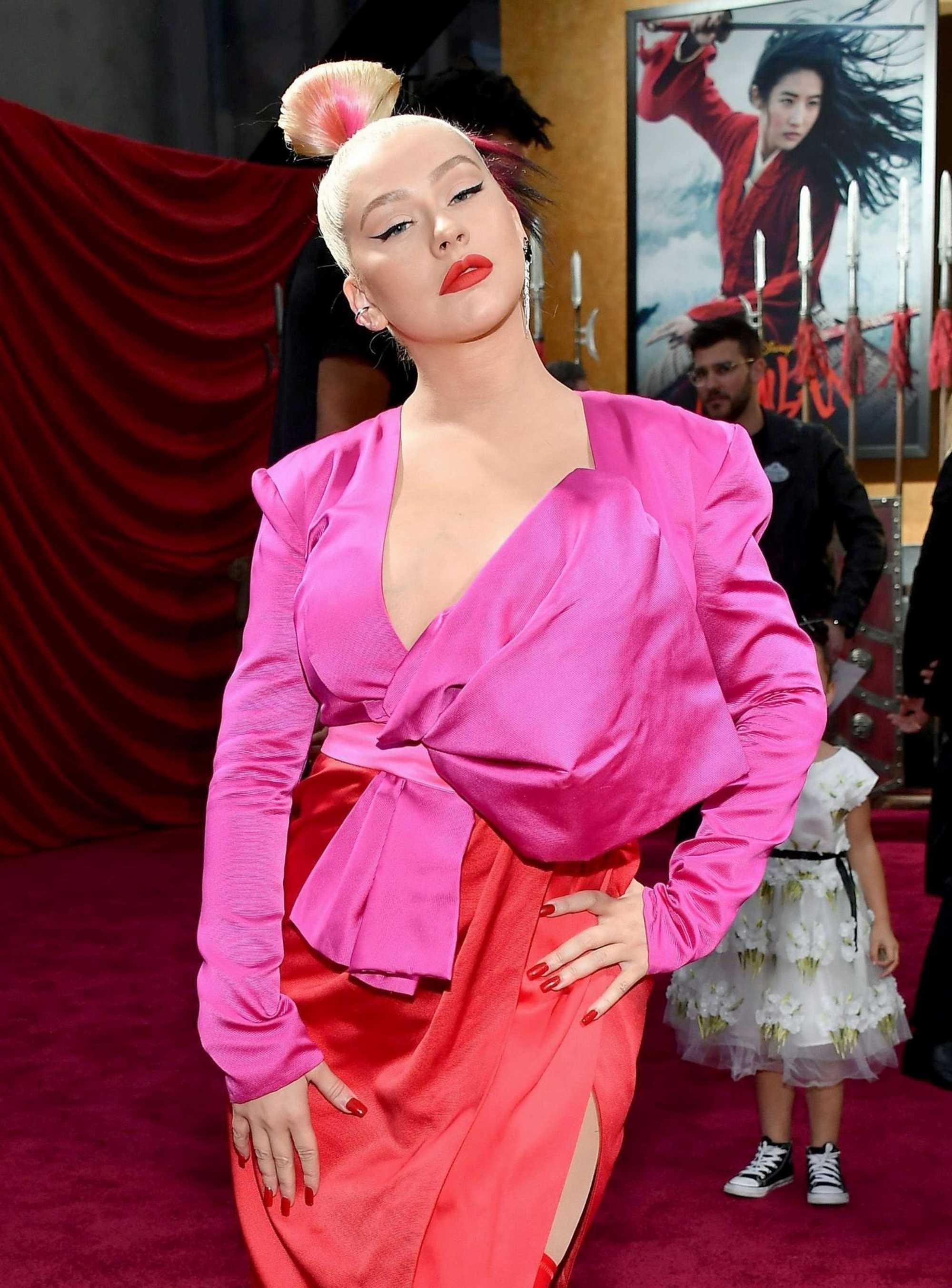 Christina_Aguilera_-_Disney_s_Mulan_Premiere_in_Hollywood2C_California__-_March_9-06.jpg