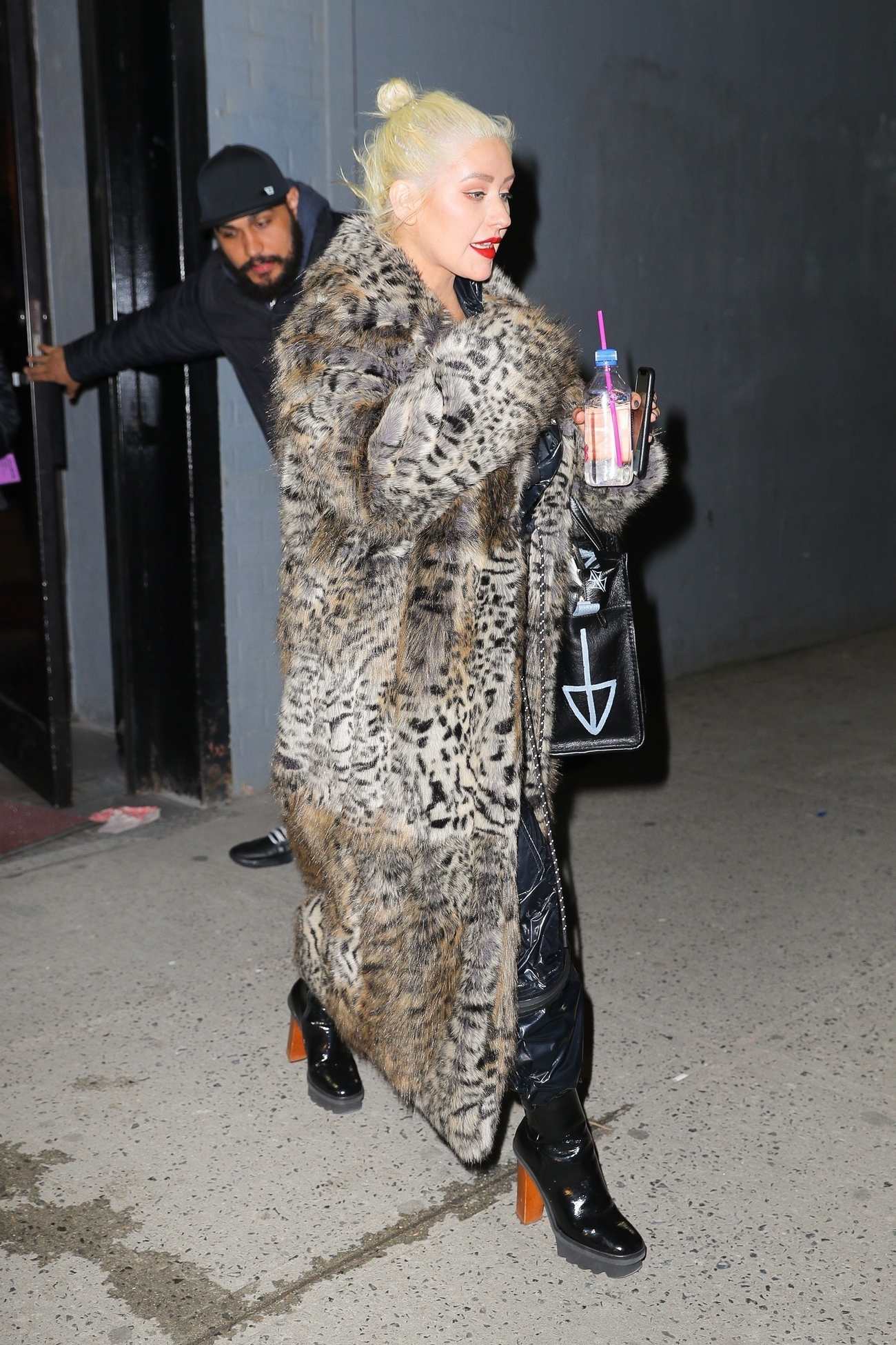 Christina_Aguilera_-_Exits_a_NYE_rehearsal_at_SIR_Studios_in_NYC_December_302C_2018-01.jpg