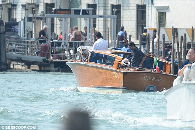 Christina_Aguilera_-_In_Venice_on_September_10-12.jpg
