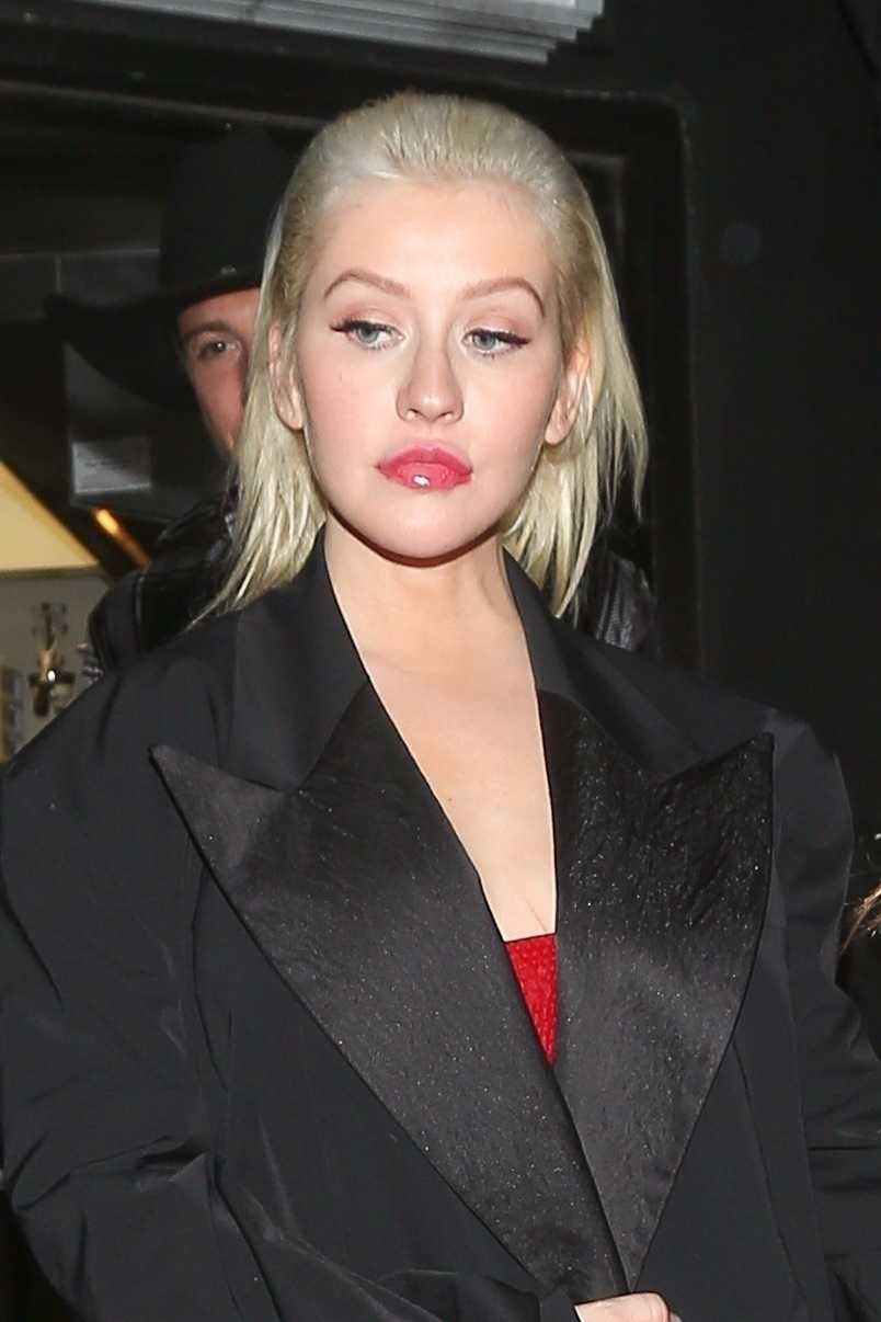 Christina_Aguilera_-_In_West_Hollywood_on_November_20-06.jpg