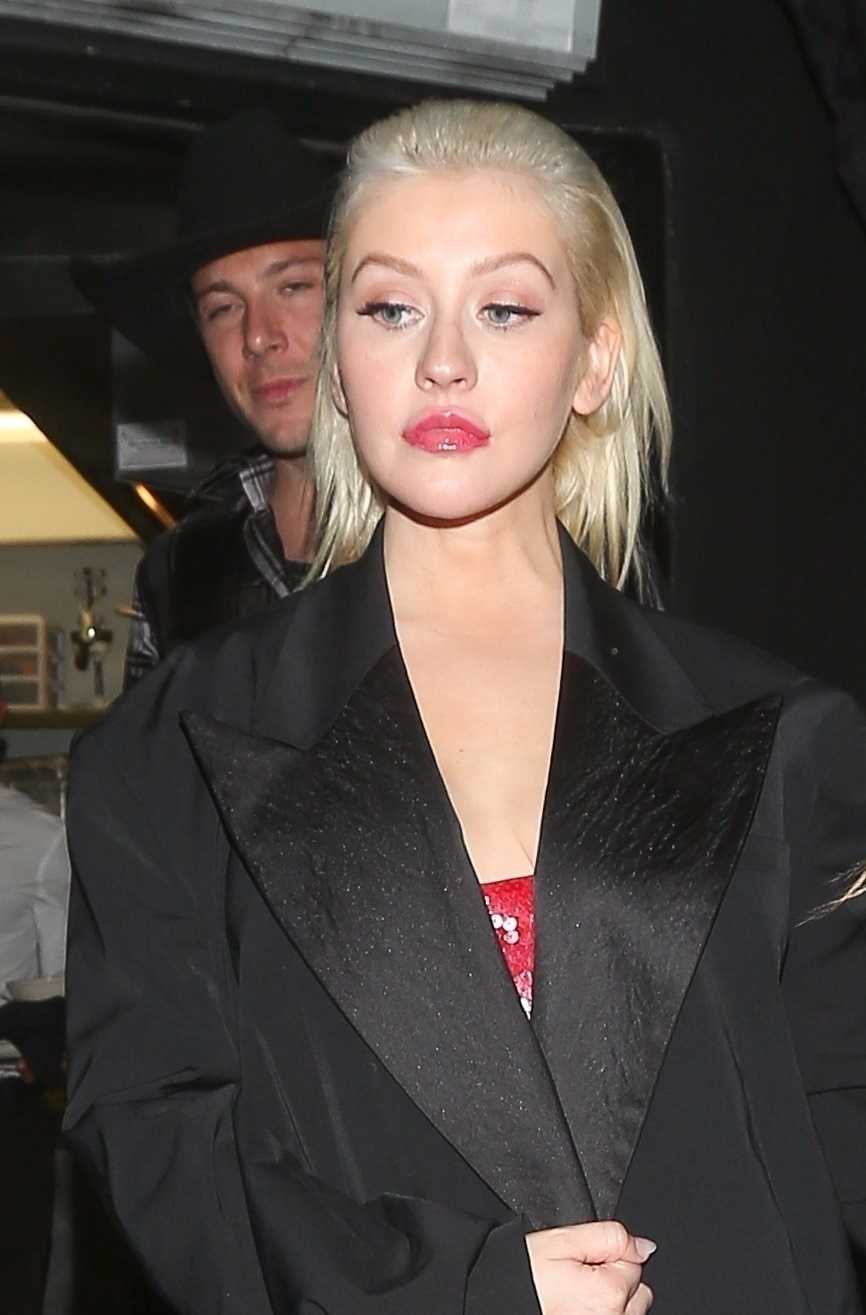 Christina_Aguilera_-_In_West_Hollywood_on_November_20-07.jpg