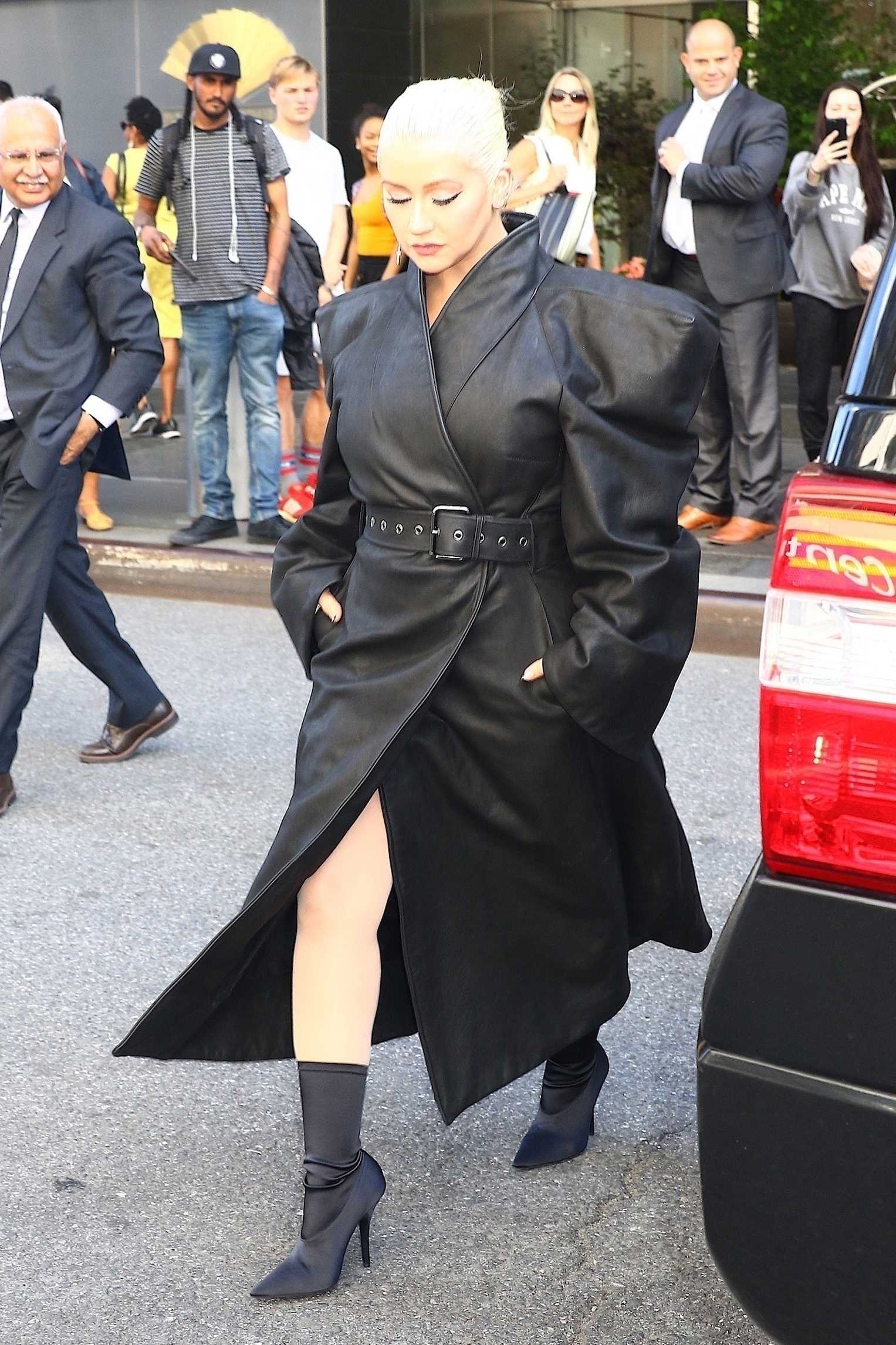 Christina_Aguilera_-_Leaving_The_Tonight_Show_in_New_York_City_on_June_14-07.jpg