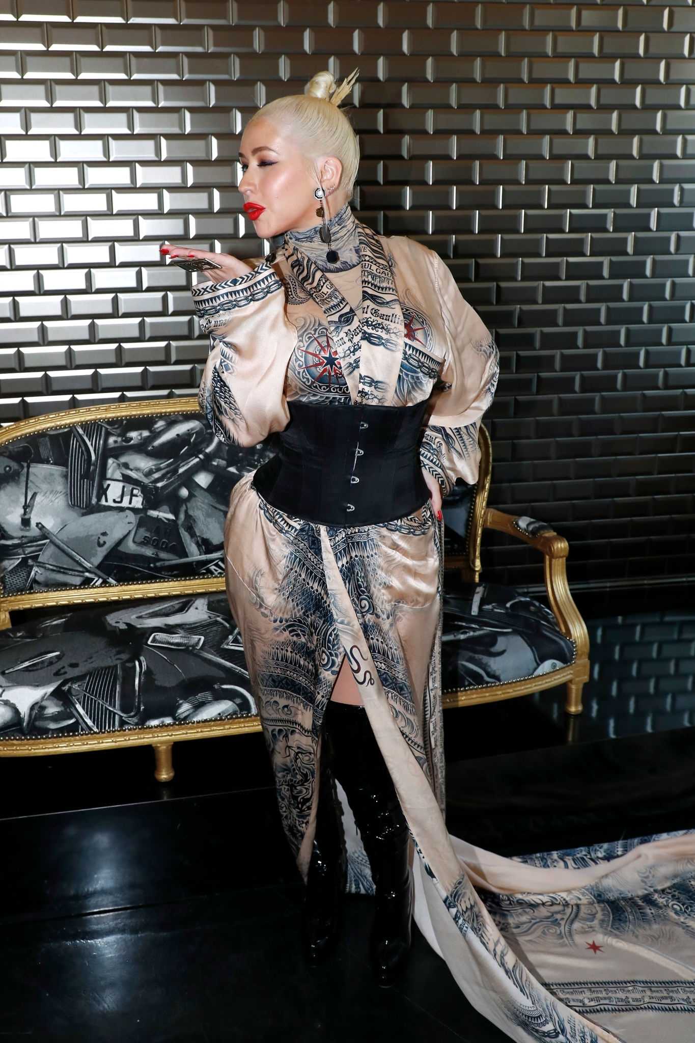Christina_Aguilera_-_PFW_Jean_Paul_Gaultier_Haute_Couture_FallWinter_2019_2020_on_July_03-01.jpg
