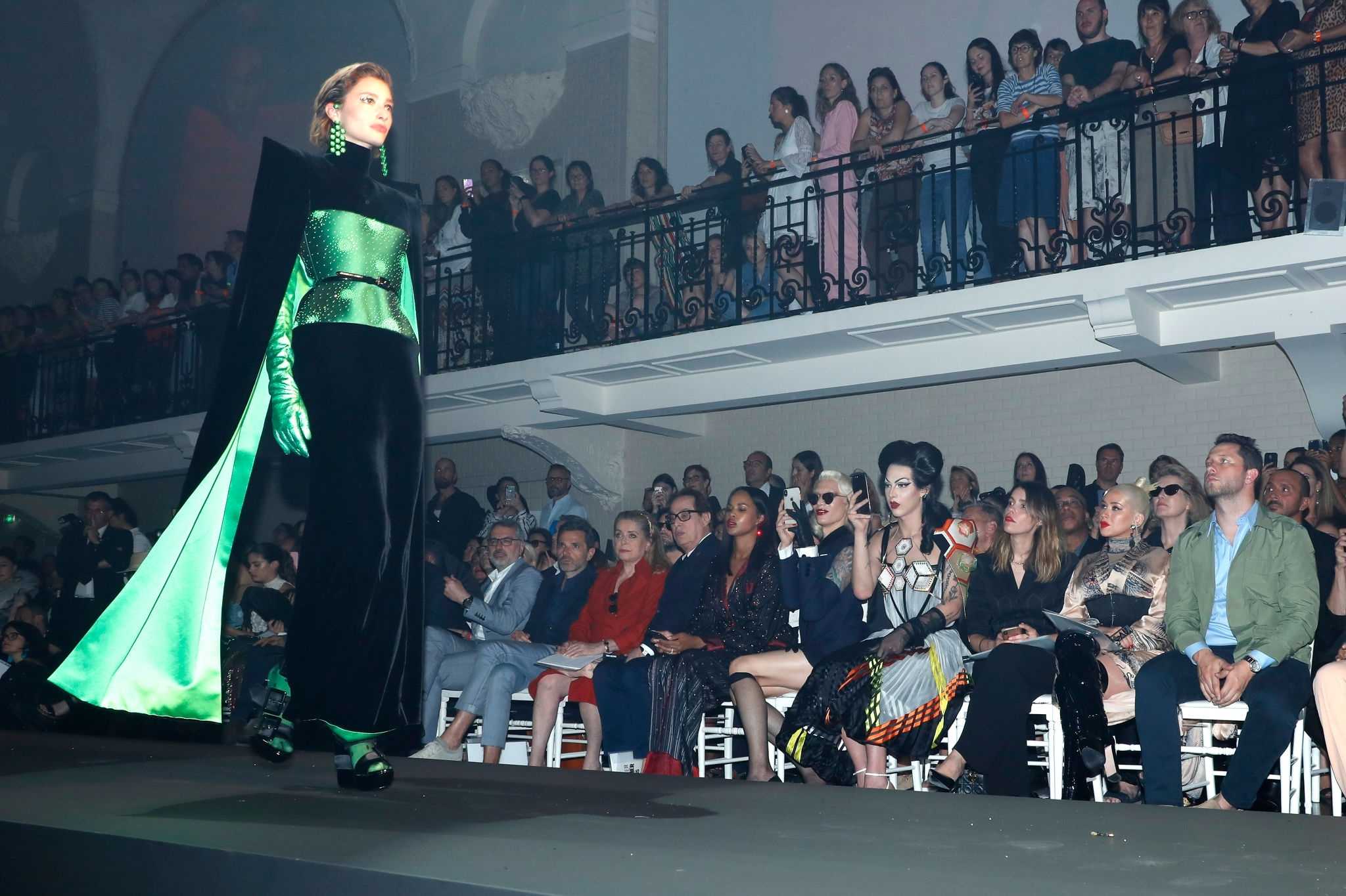 Christina_Aguilera_-_PFW_Jean_Paul_Gaultier_Haute_Couture_FallWinter_2019_2020_on_July_03-04.jpg