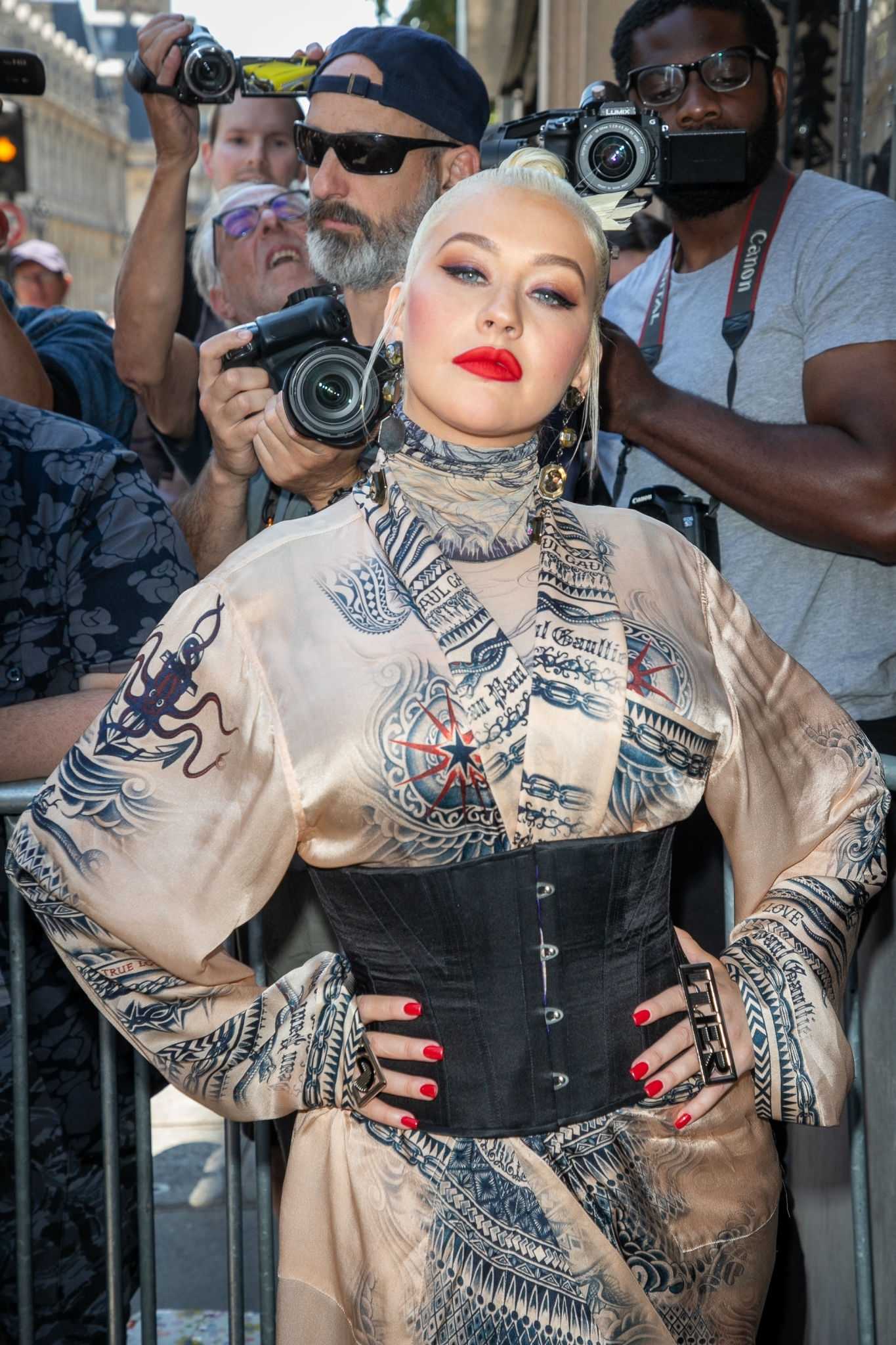 Christina_Aguilera_-_PFW_Jean_Paul_Gaultier_Haute_Couture_FallWinter_2019_2020_on_July_03-19.jpg