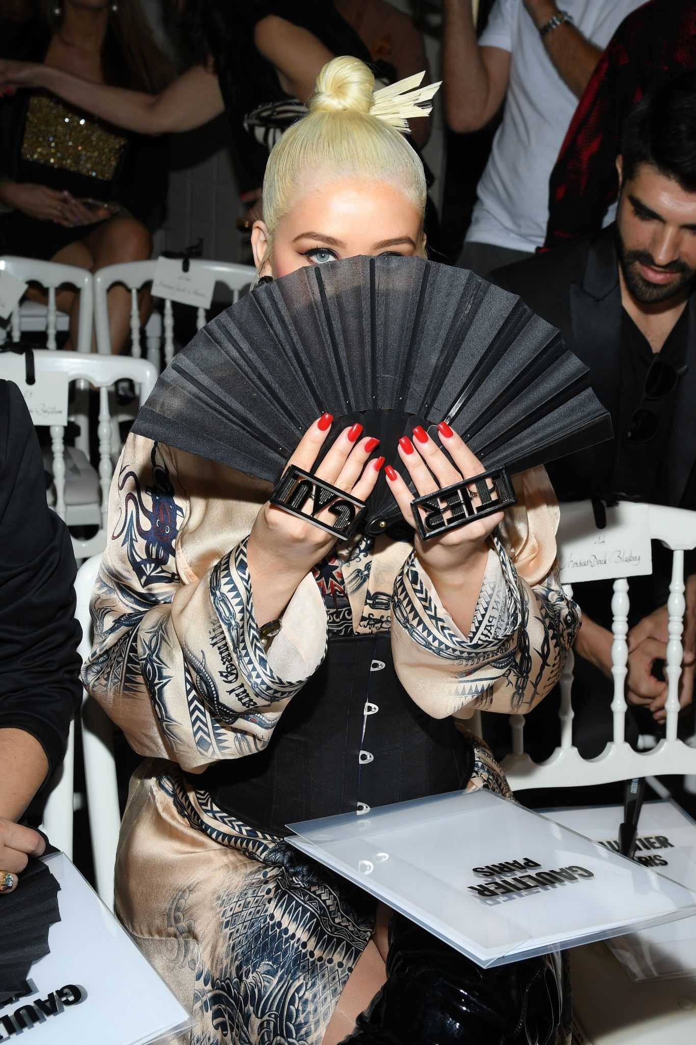 Christina_Aguilera_-_PFW_Jean_Paul_Gaultier_Haute_Couture_FallWinter_2019_2020_on_July_03-27.jpg